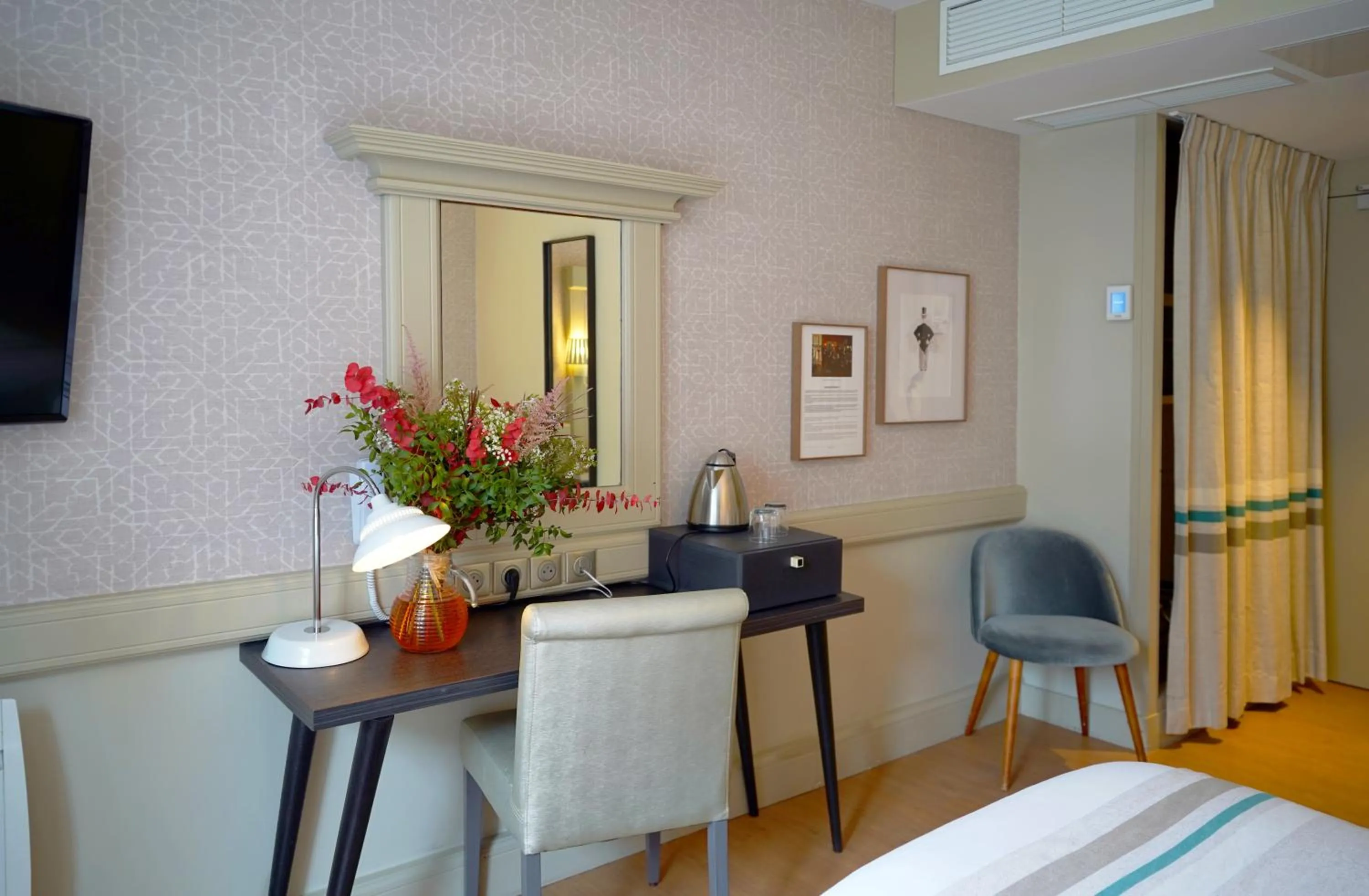 Bedroom, Bed in Hôtel Littéraire Gustave Flaubert, BW Signature Collection