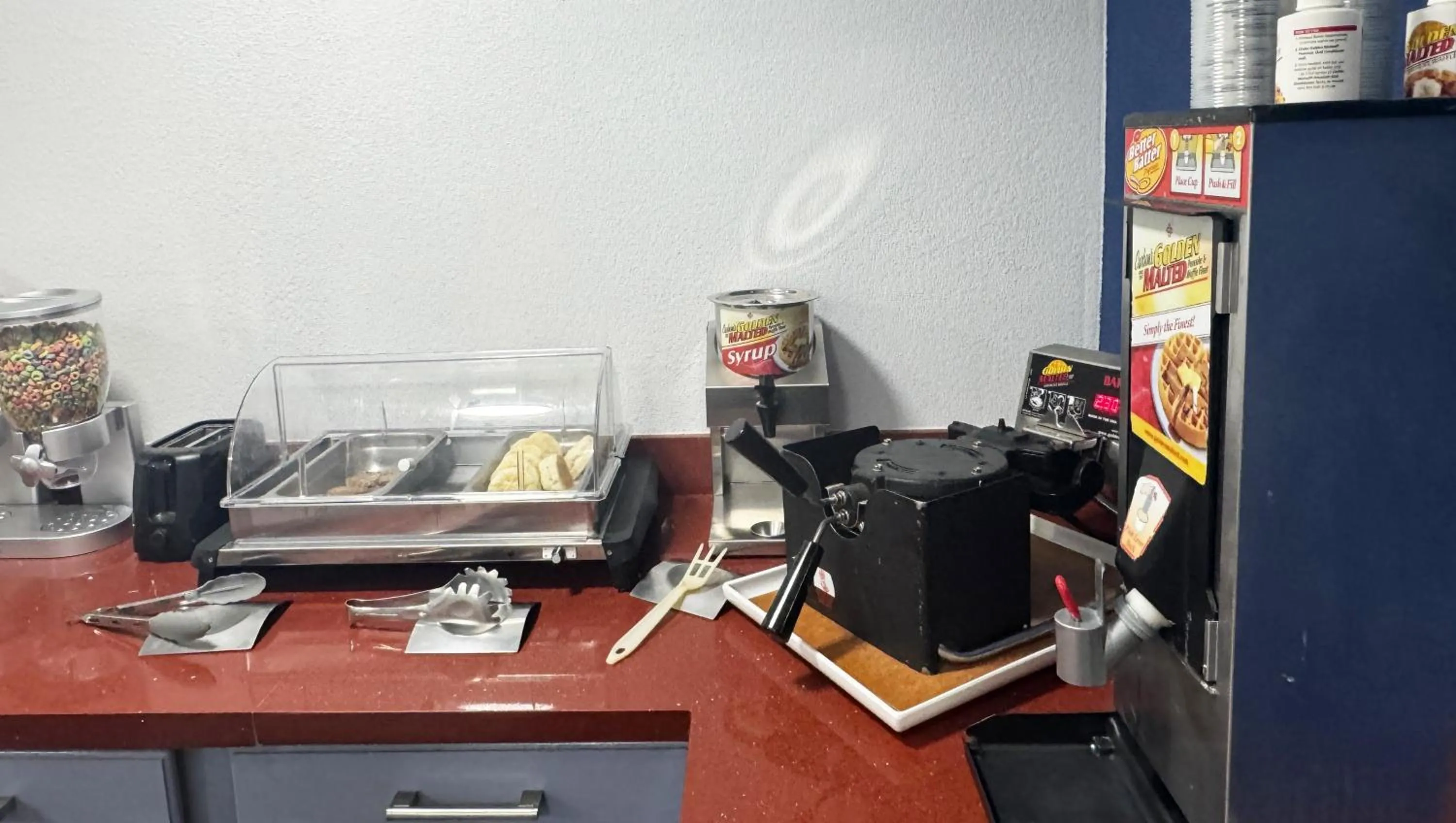 Breakfast in Xecutive Inn and Suites