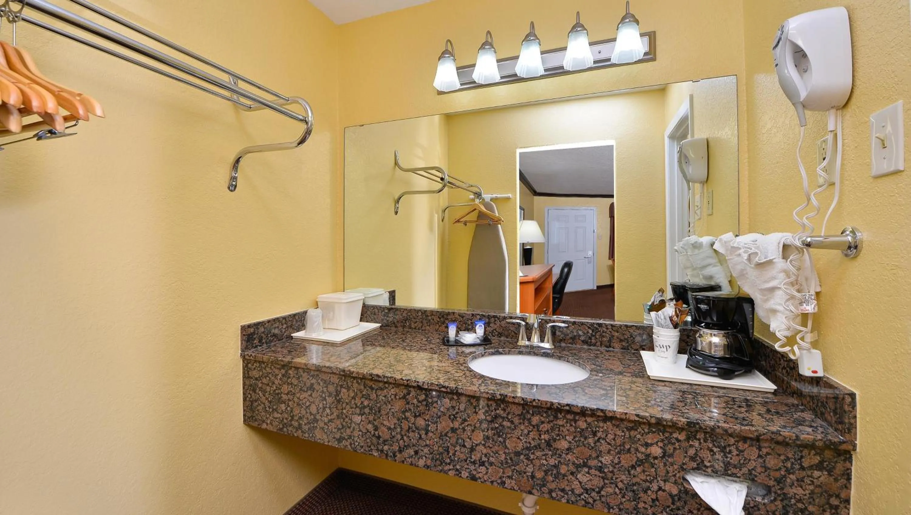 Bathroom in Xecutive Inn and Suites