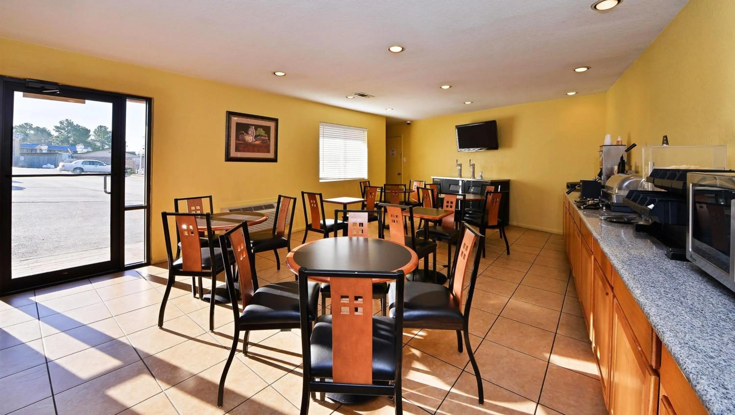 Breakfast in Xecutive Inn and Suites