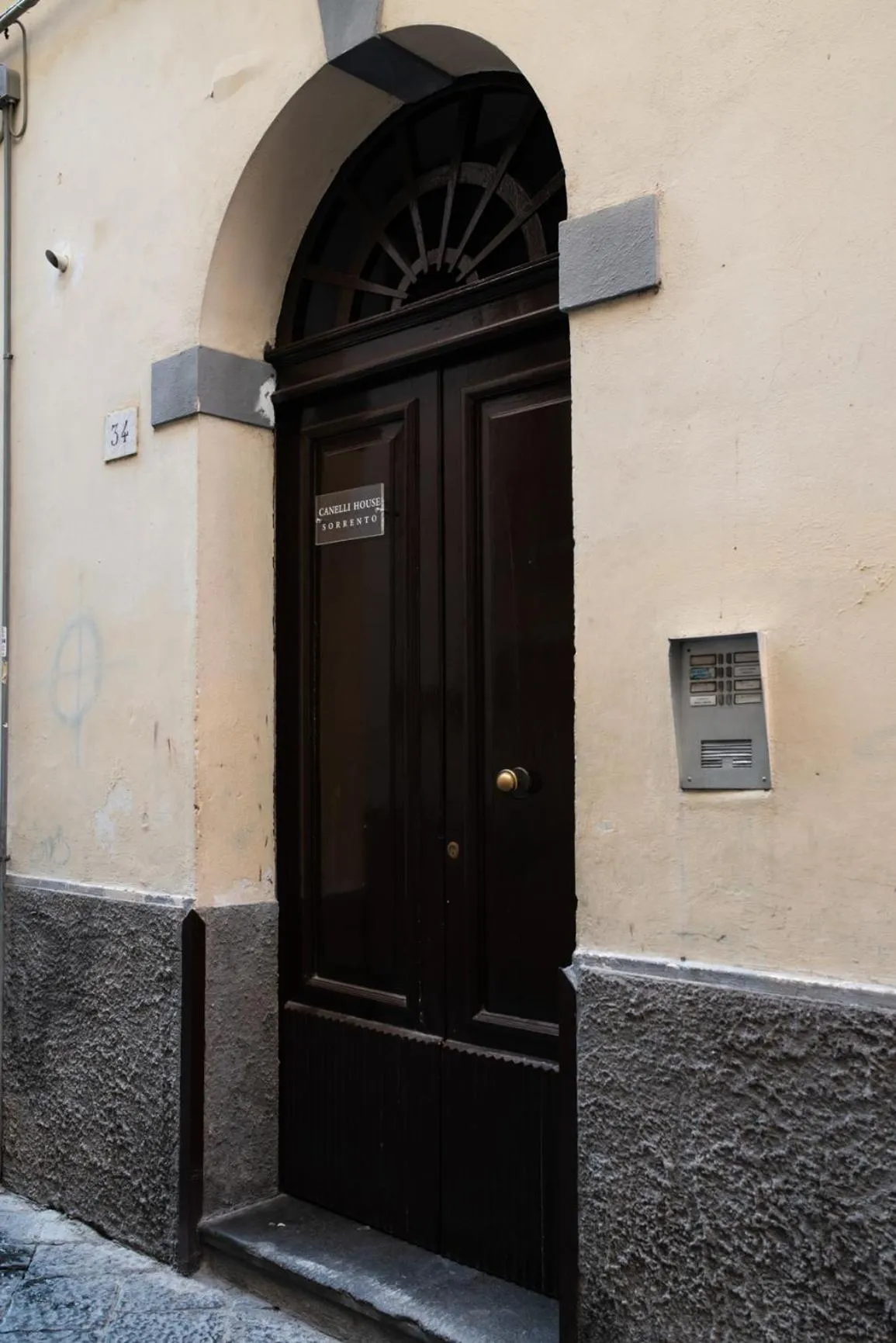 Facade/entrance in CANELLI HOUSE SORRENTO