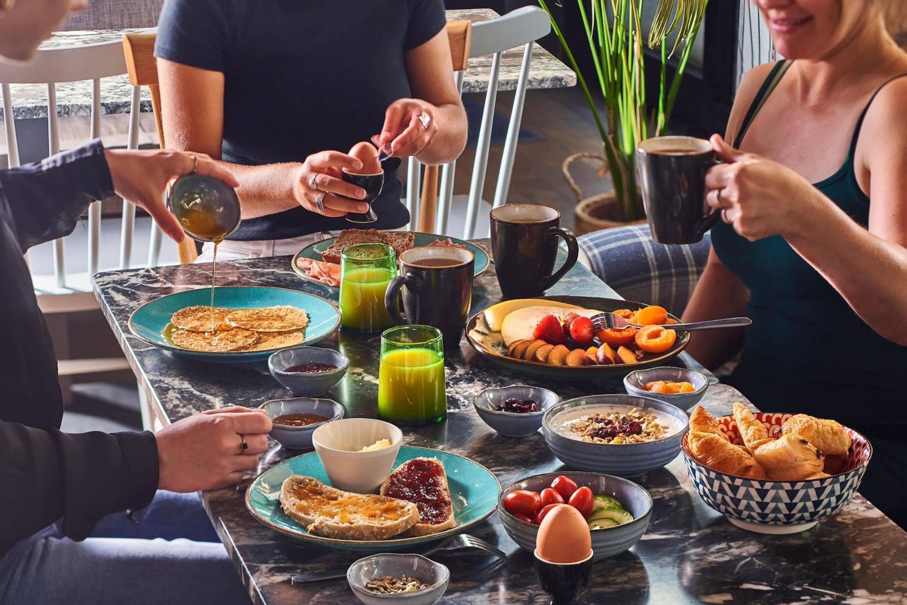 People in Hotel Kaijoo by HappyCulture