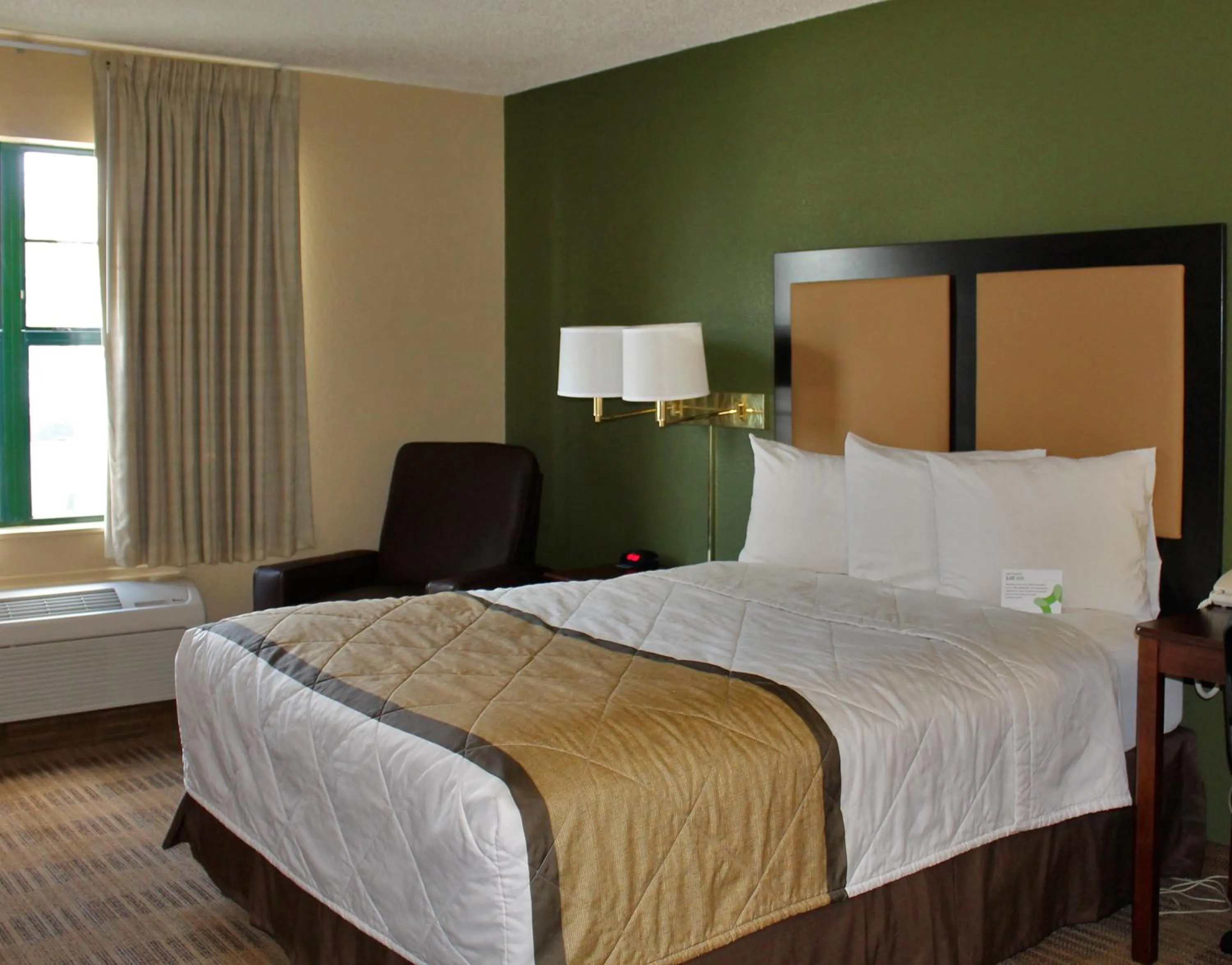 Bed in Extended Stay America Select Suites - Wilkes - Barre - Scranton