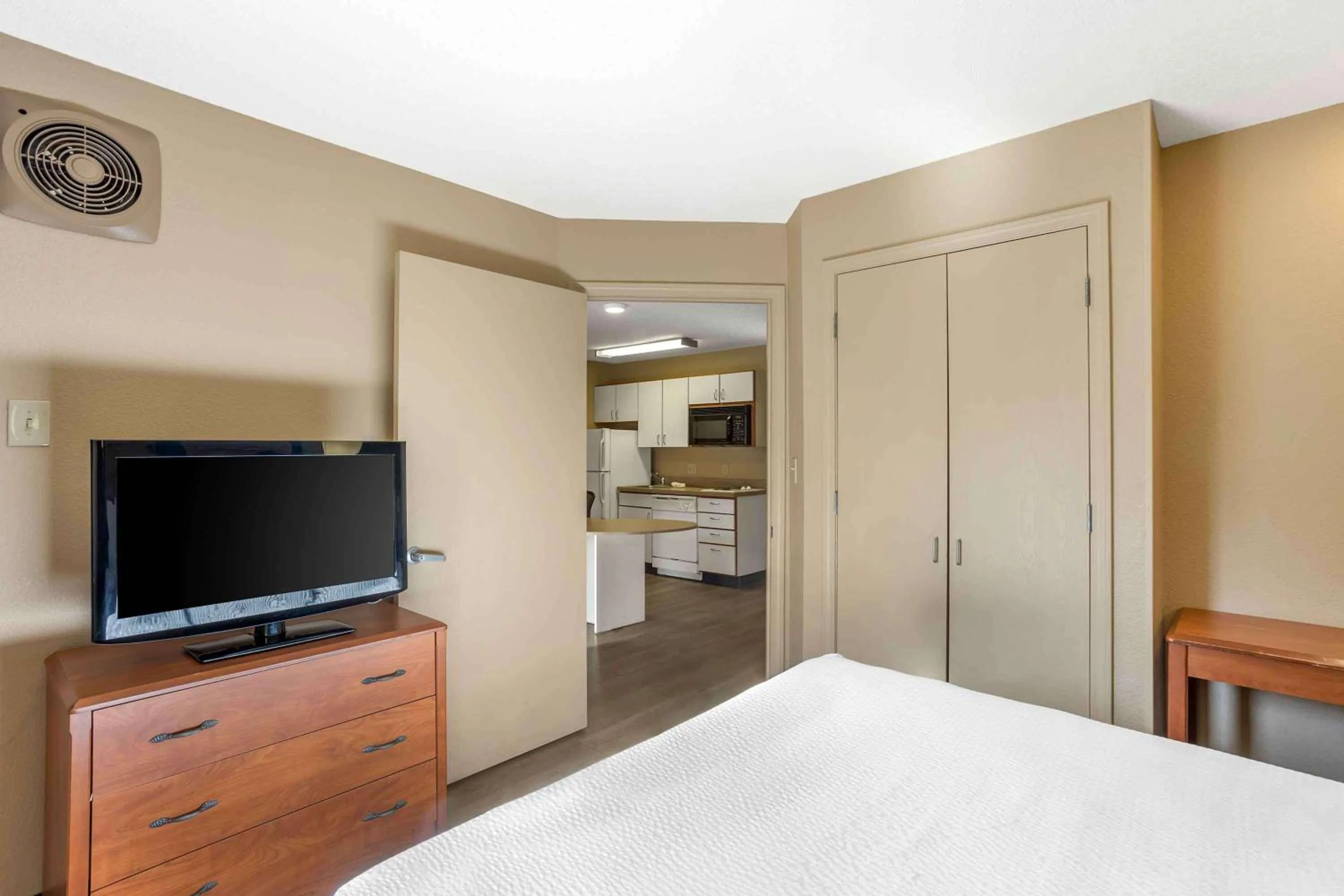 Bedroom, Bed in Extended Stay America Select Suites - Wilkes - Barre - Scranton