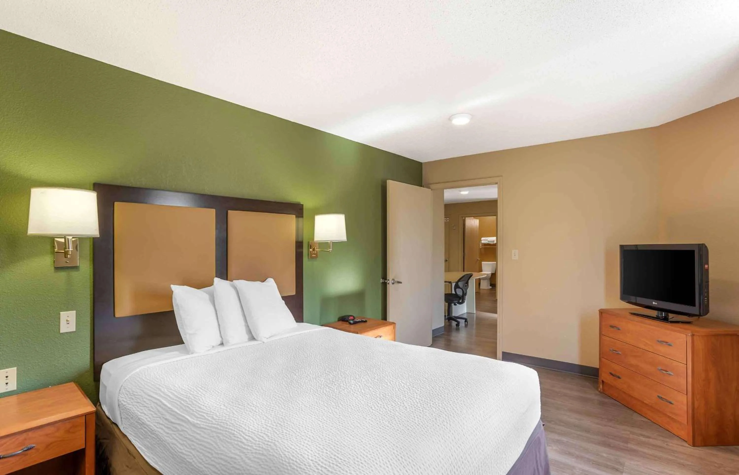 Bedroom, Bed in Extended Stay America Select Suites - Wilkes - Barre - Scranton
