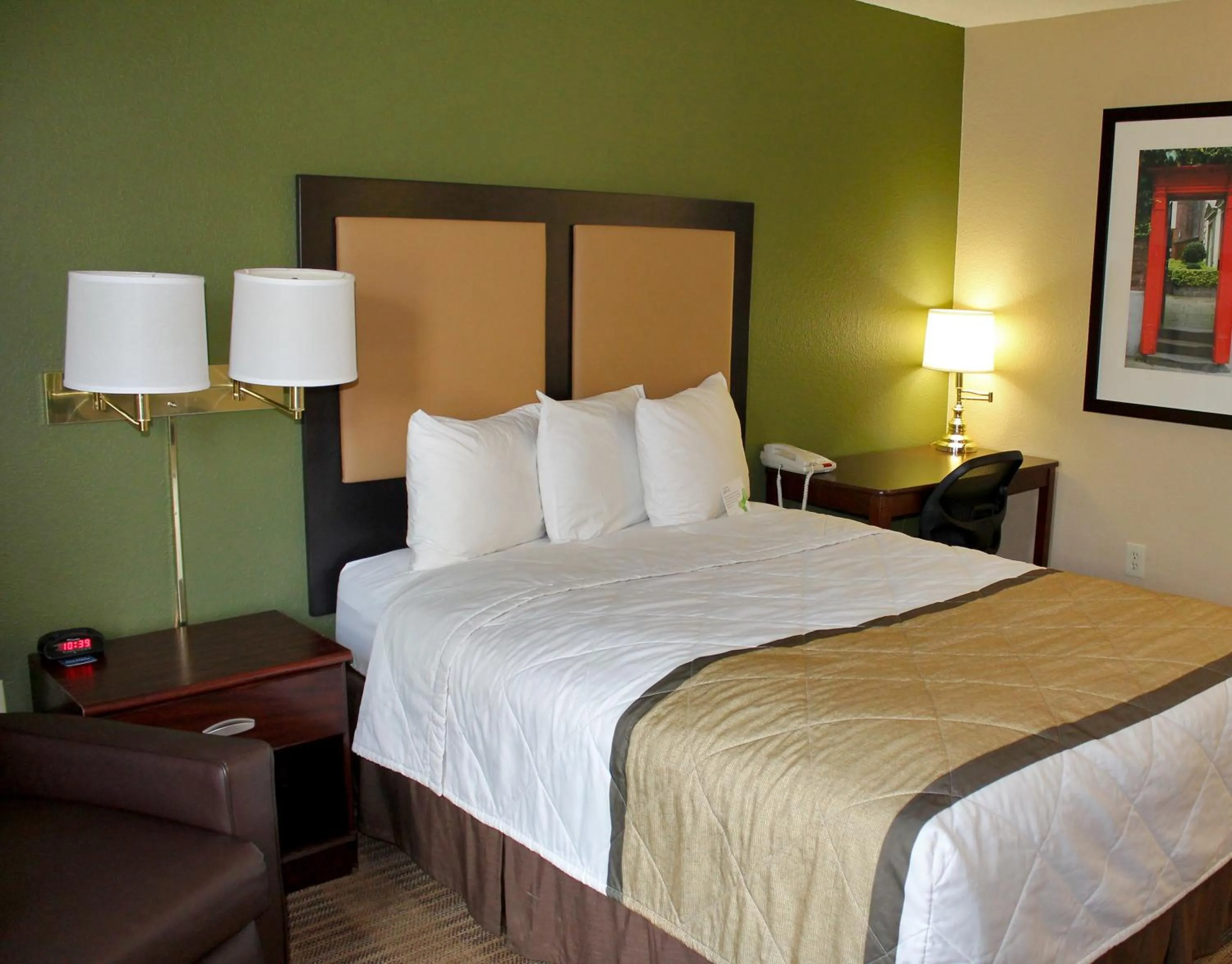 Bed in Extended Stay America Select Suites - Wilkes - Barre - Scranton