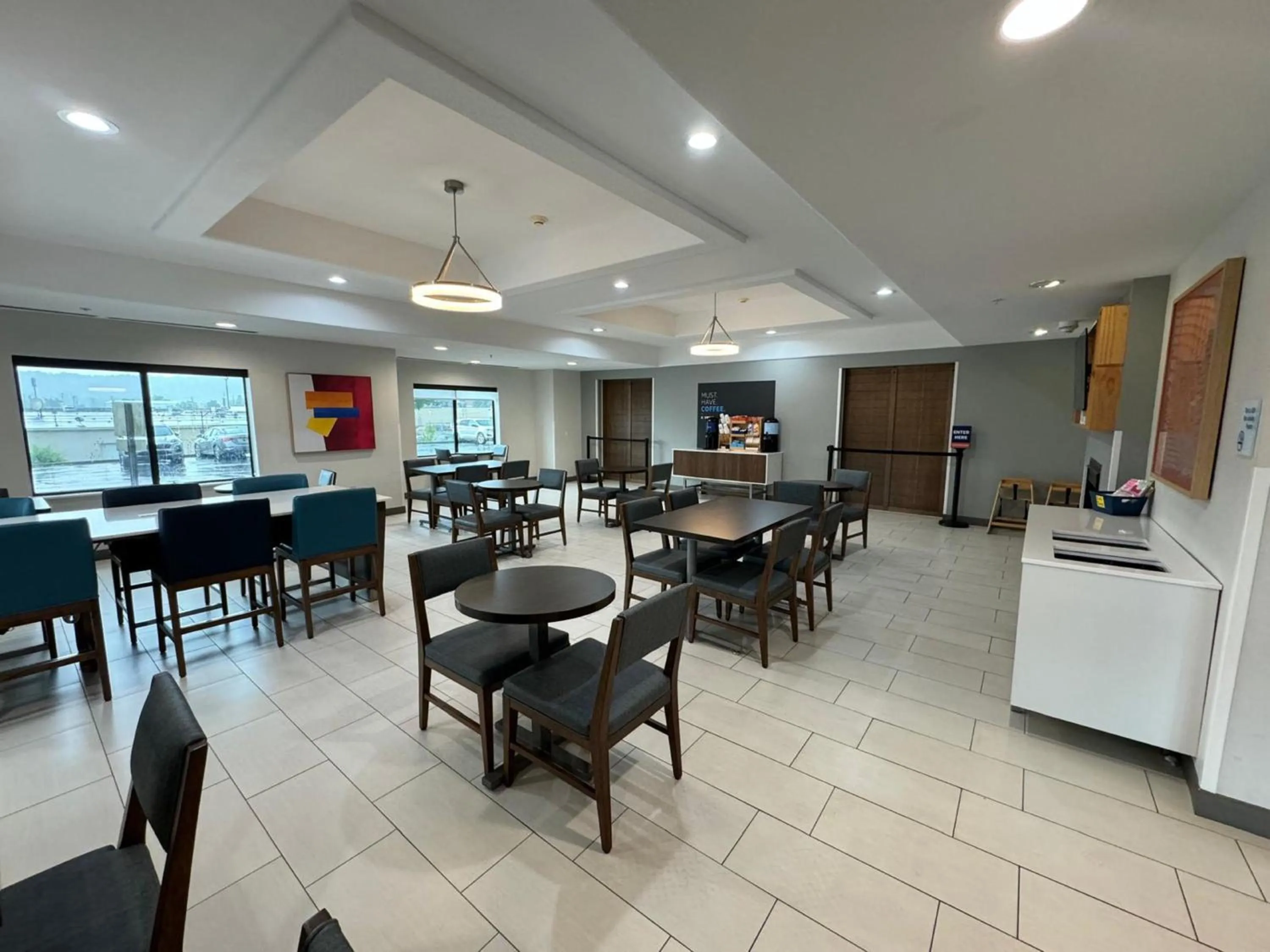 Breakfast in Holiday Inn Express & Suites Ripley, an IHG Hotel