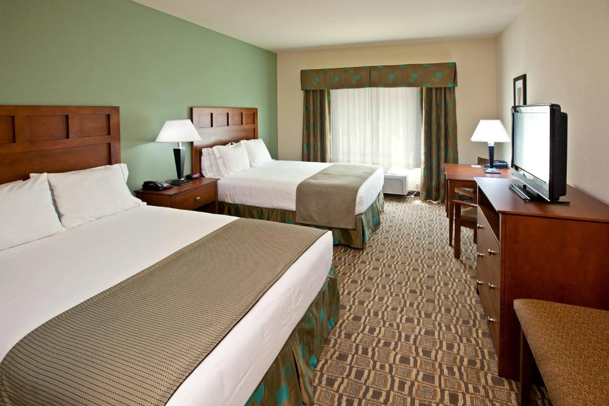 Photo of the whole room, Bed in Holiday Inn Express & Suites Ripley by IHG