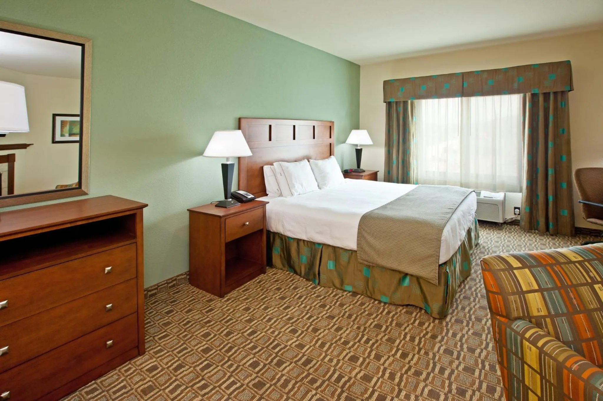 Photo of the whole room, Bed in Holiday Inn Express & Suites Ripley by IHG