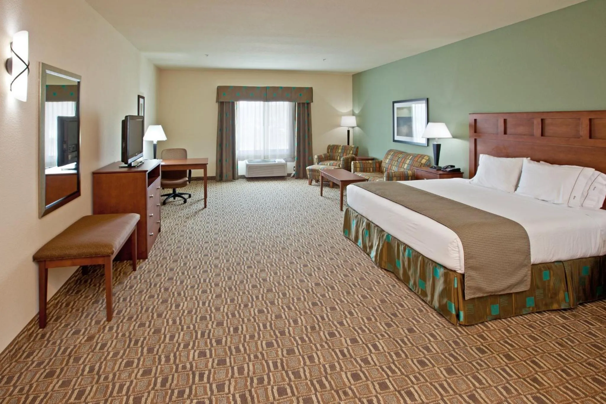 Photo of the whole room, Bed in Holiday Inn Express & Suites Ripley by IHG