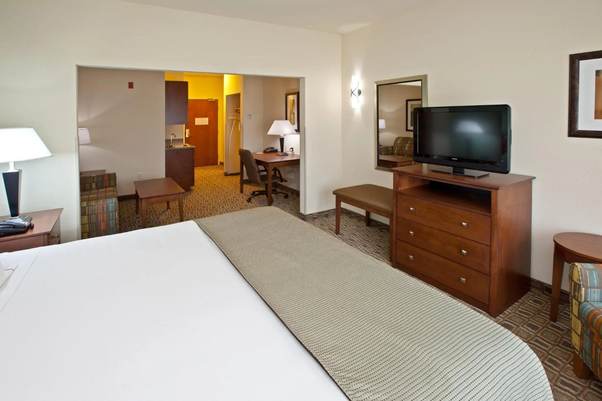 Photo of the whole room, Bed in Holiday Inn Express & Suites Ripley by IHG