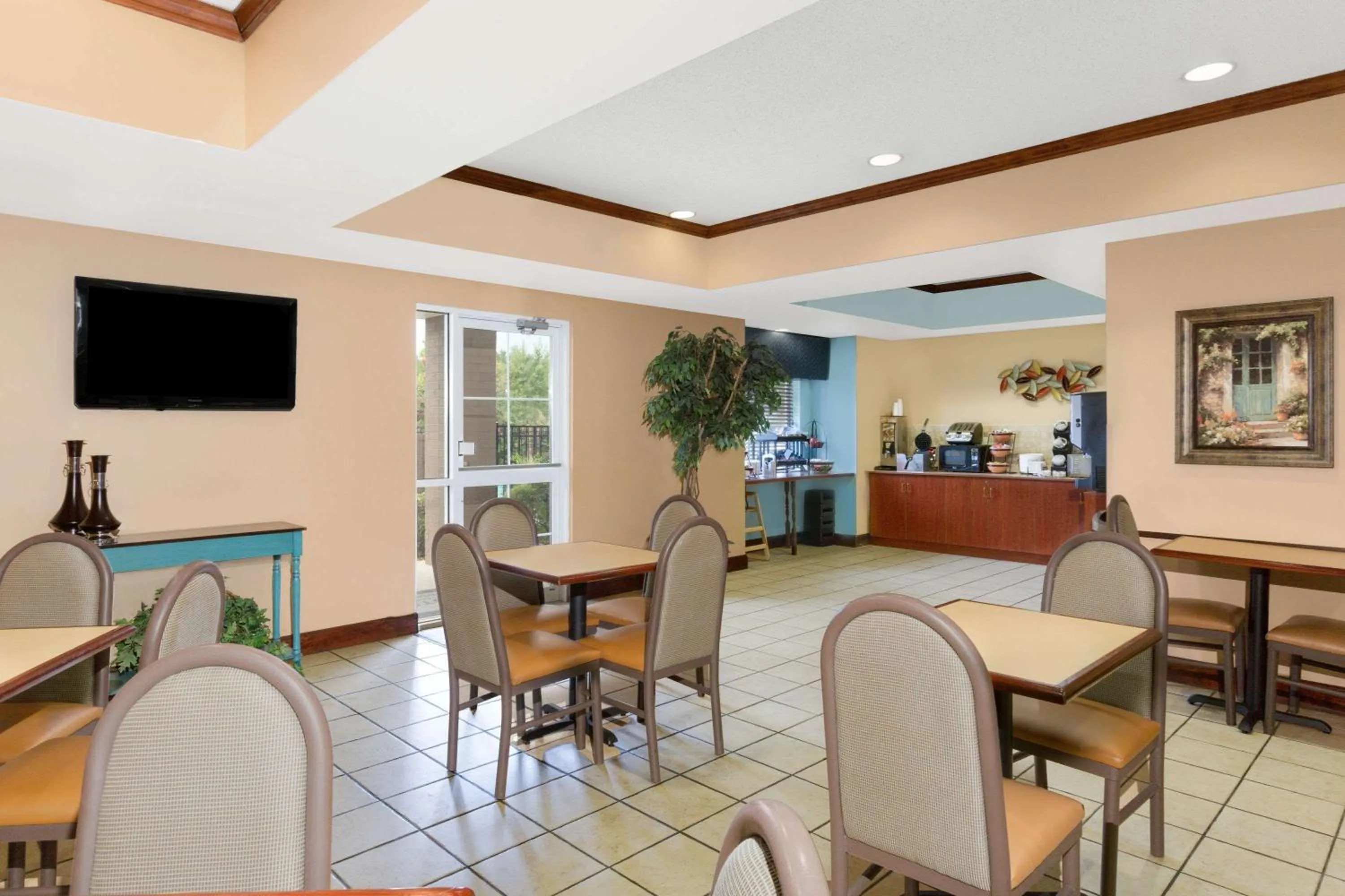 Restaurant/places to eat in Microtel Inn & Suites by Wyndham Starkville