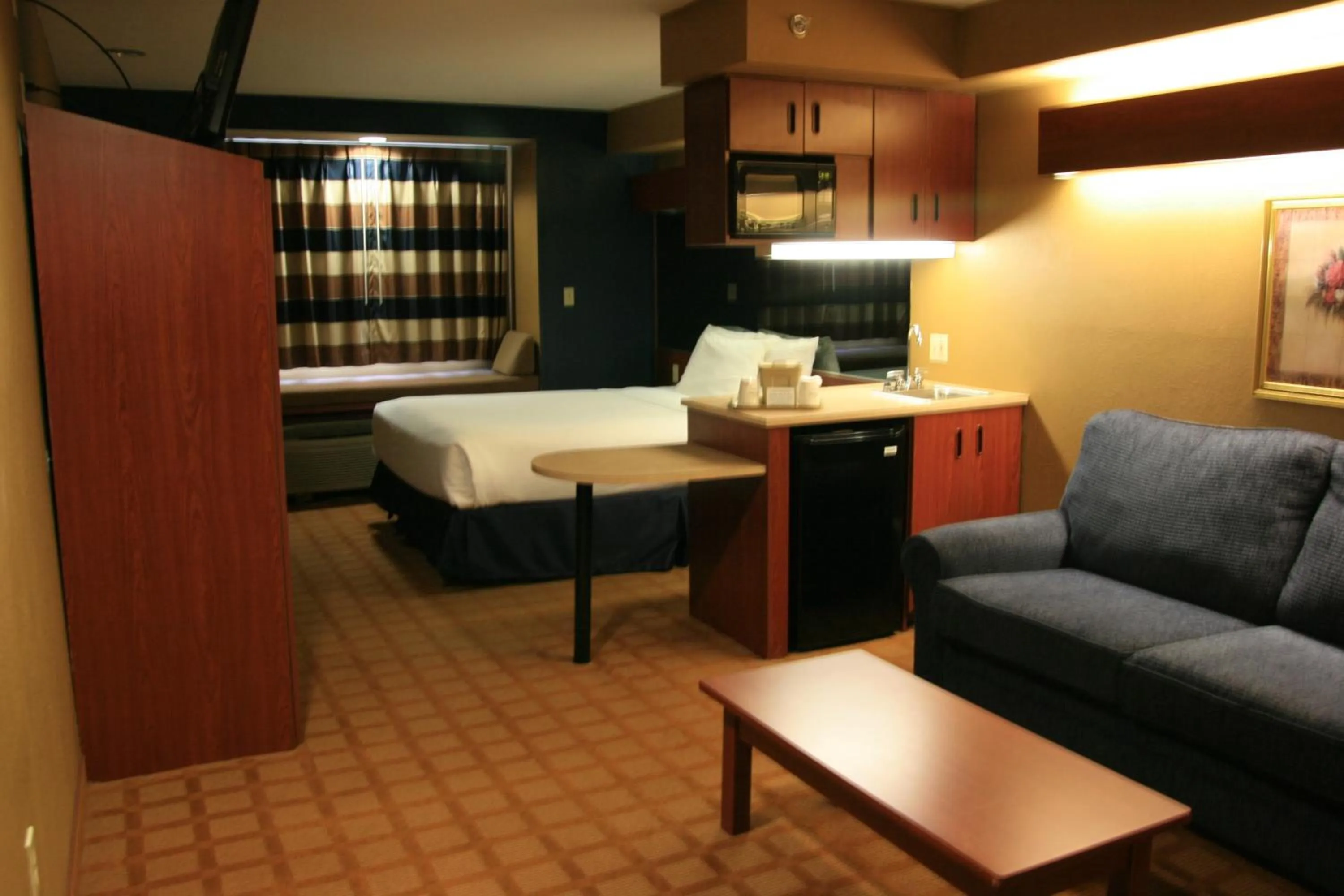 Bedroom, Seating Area in Microtel Inn & Suites by Wyndham Starkville