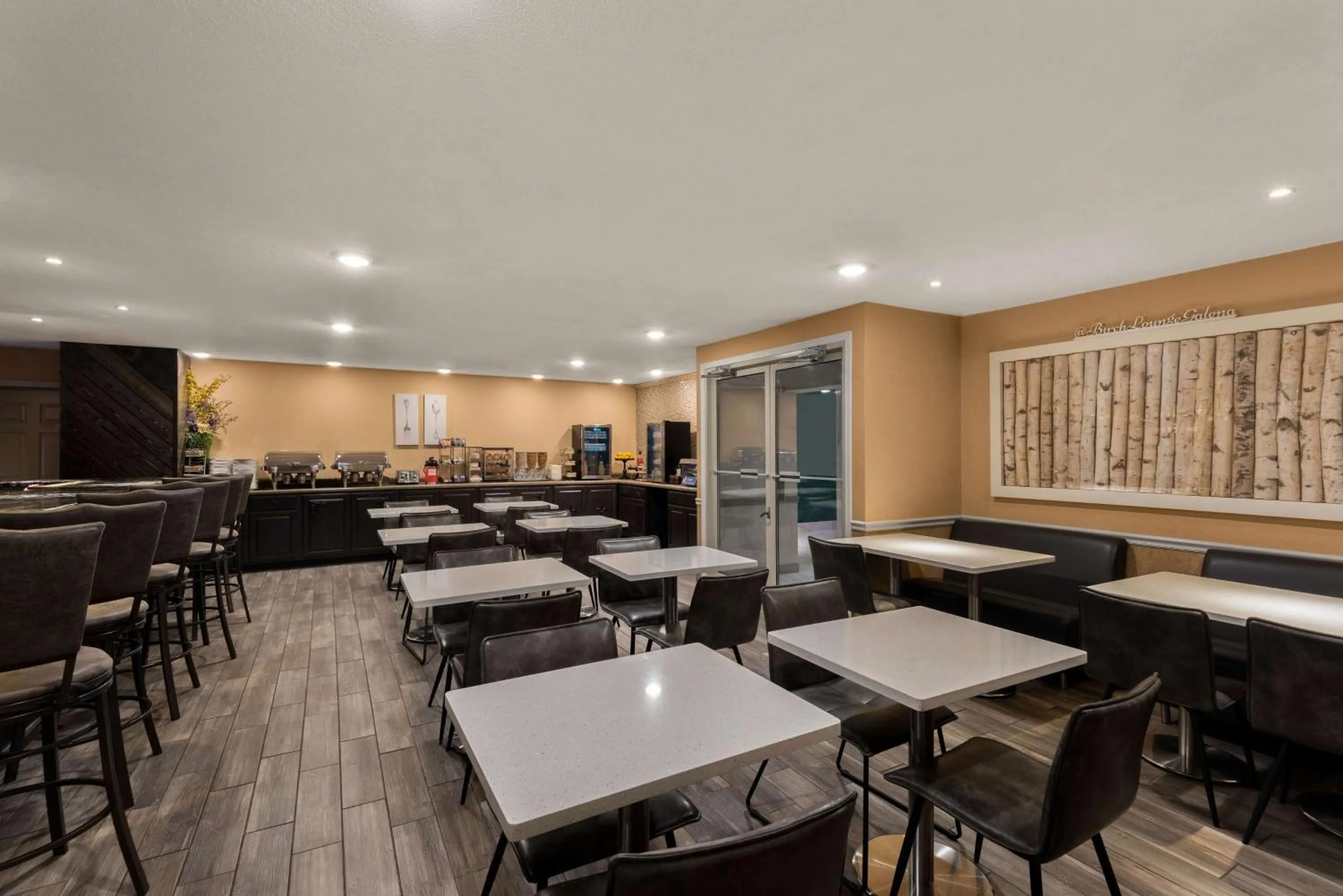 Restaurant/places to eat in Wyndham Garden Galena Hotel & Day Spa