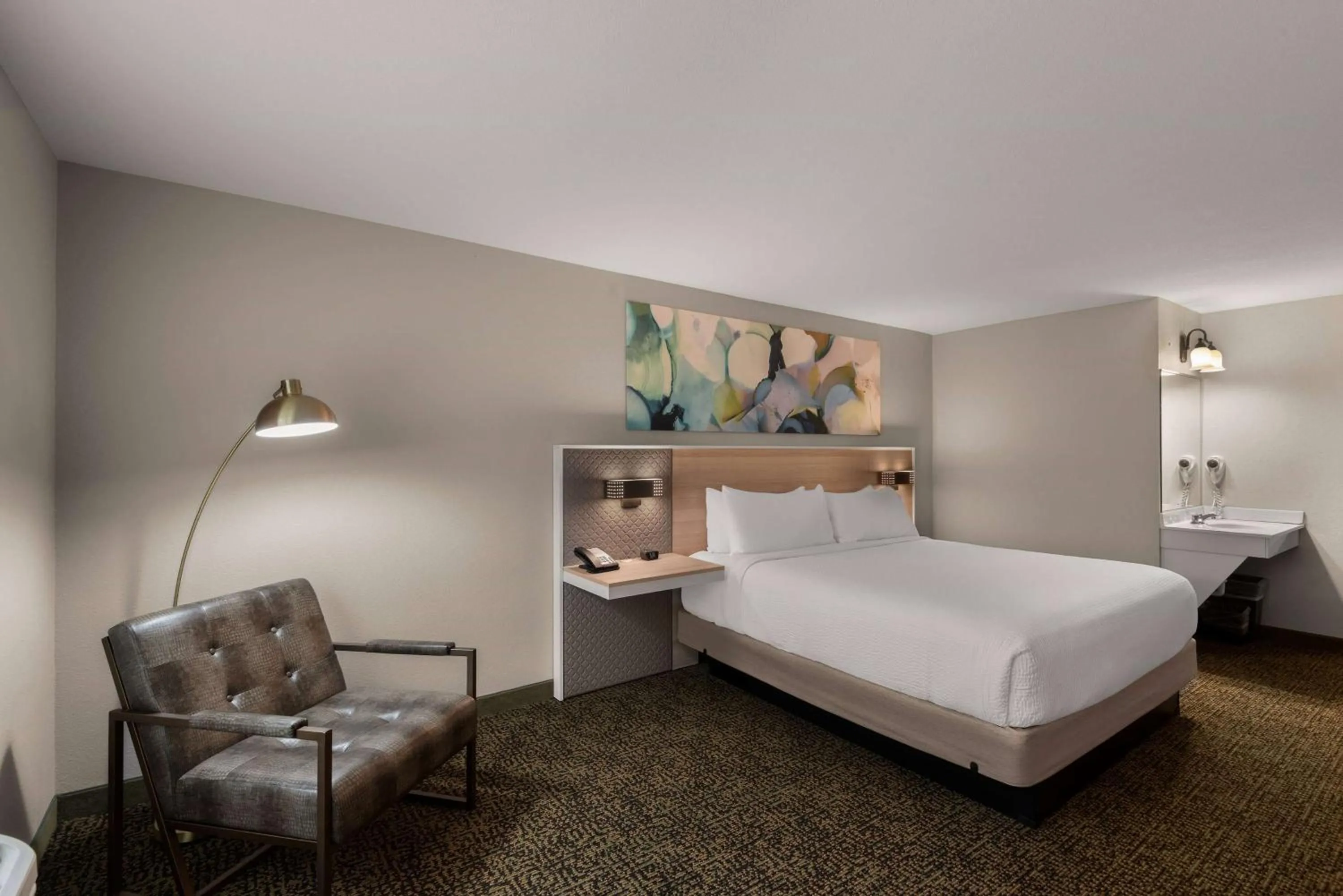 Photo of the whole room, Bed in Wyndham Garden Galena Hotel & Day Spa