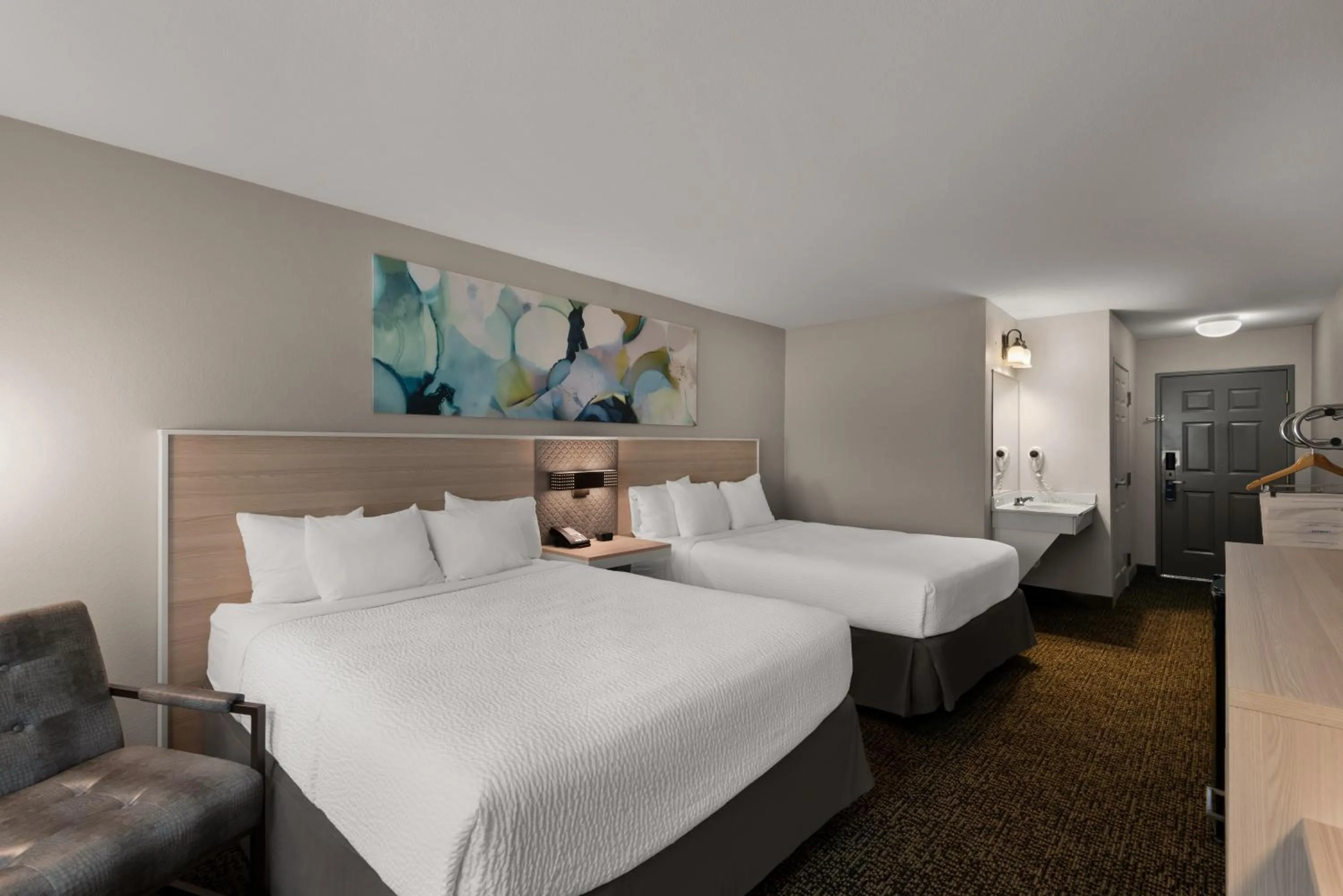 Bed in Wyndham Garden Galena Hotel & Day Spa