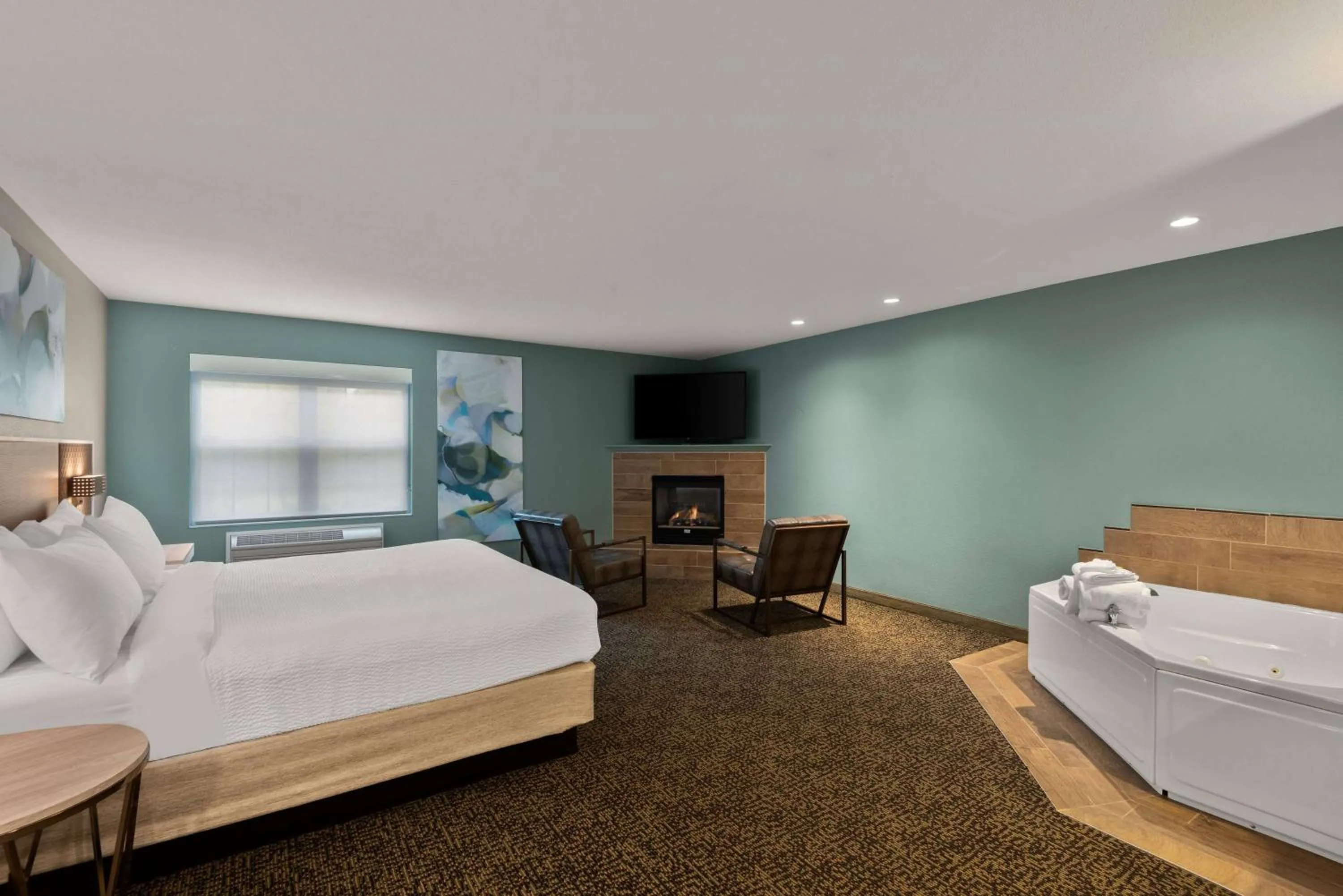 Photo of the whole room, Bed in Wyndham Garden Galena Hotel & Day Spa