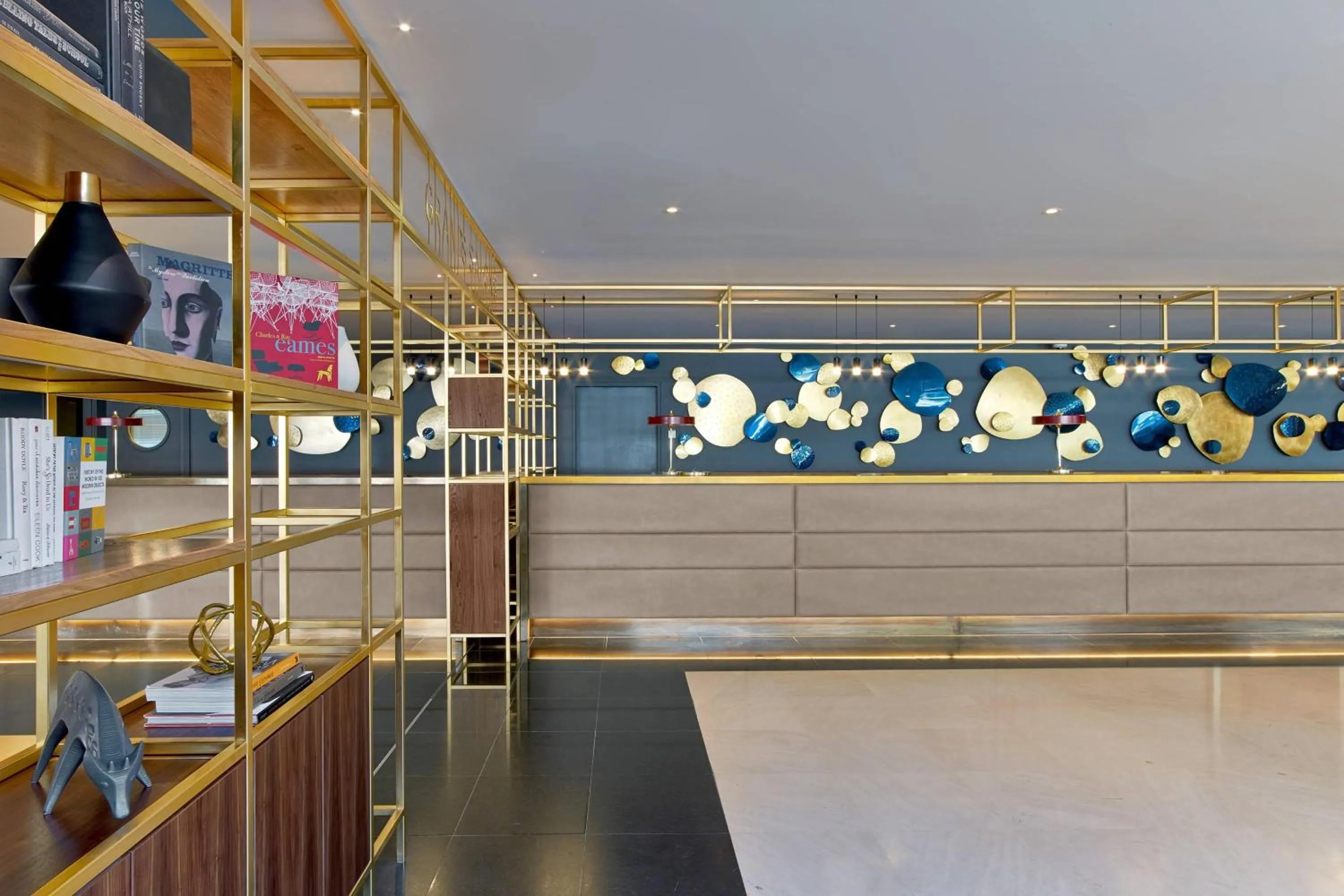 Lobby or reception in Le Méridien Paris Arc De Triomphe