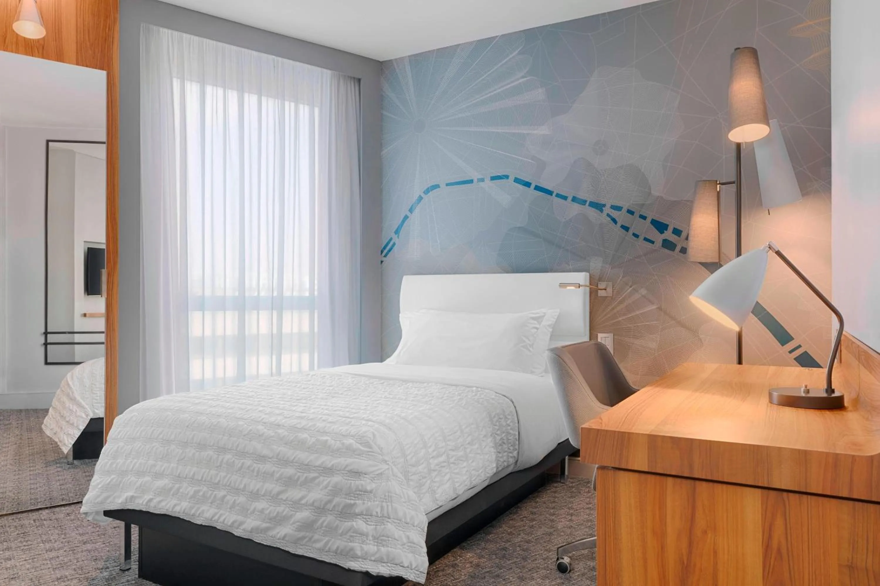 Photo of the whole room, Bed in Le Méridien Paris Arc De Triomphe