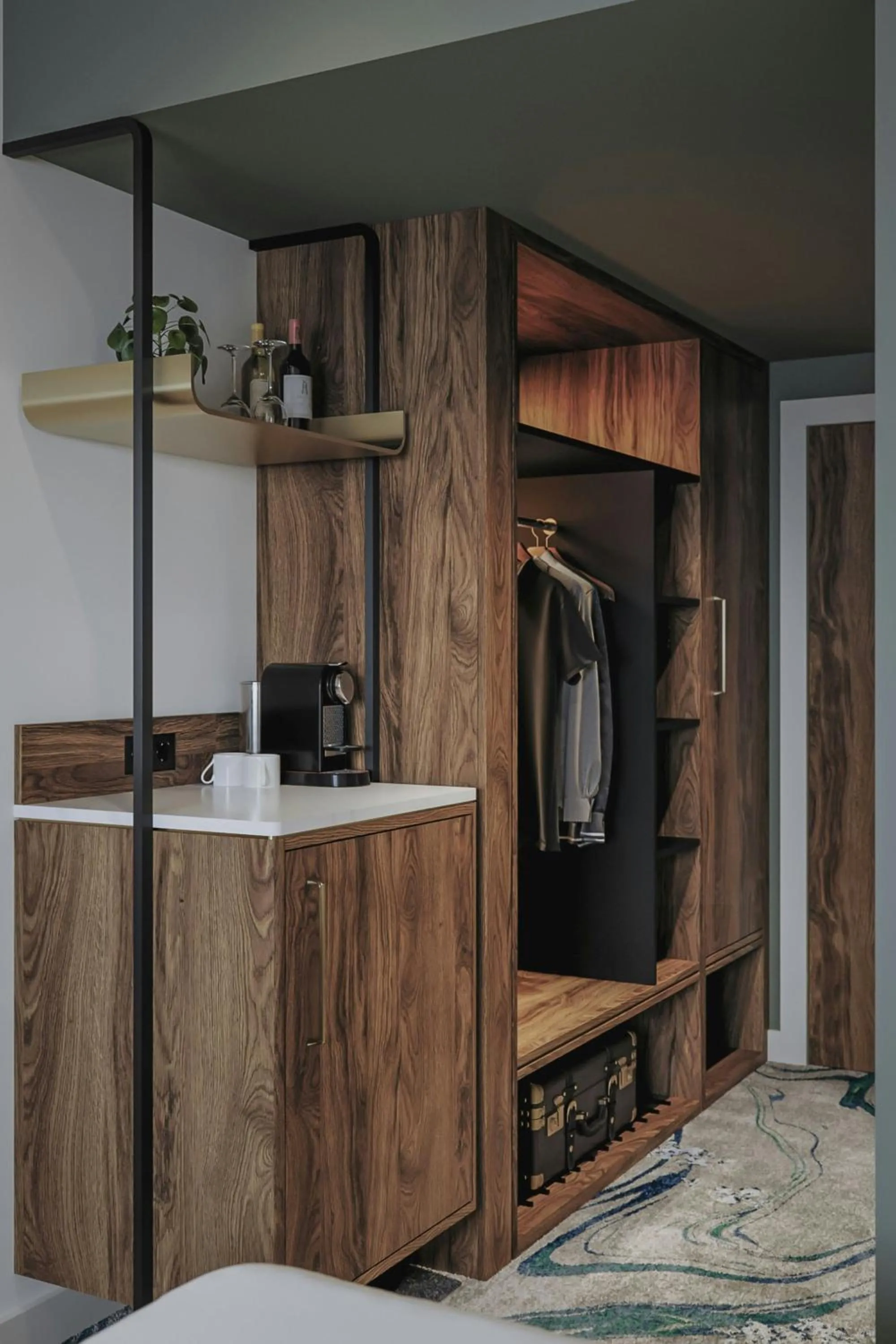 Photo of the whole room in Le Méridien Paris Arc De Triomphe