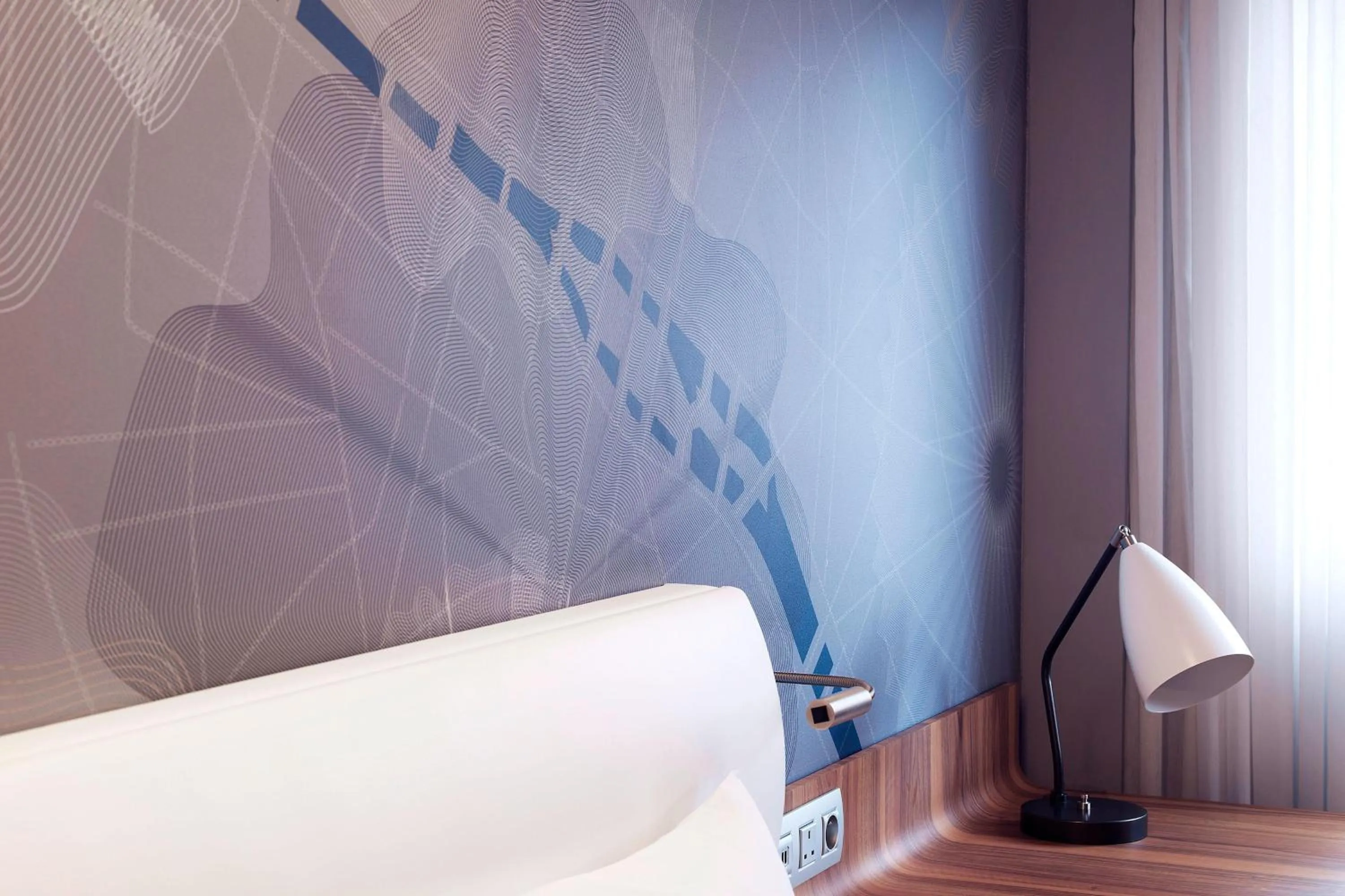 Photo of the whole room, Bed in Le Méridien Paris Arc De Triomphe