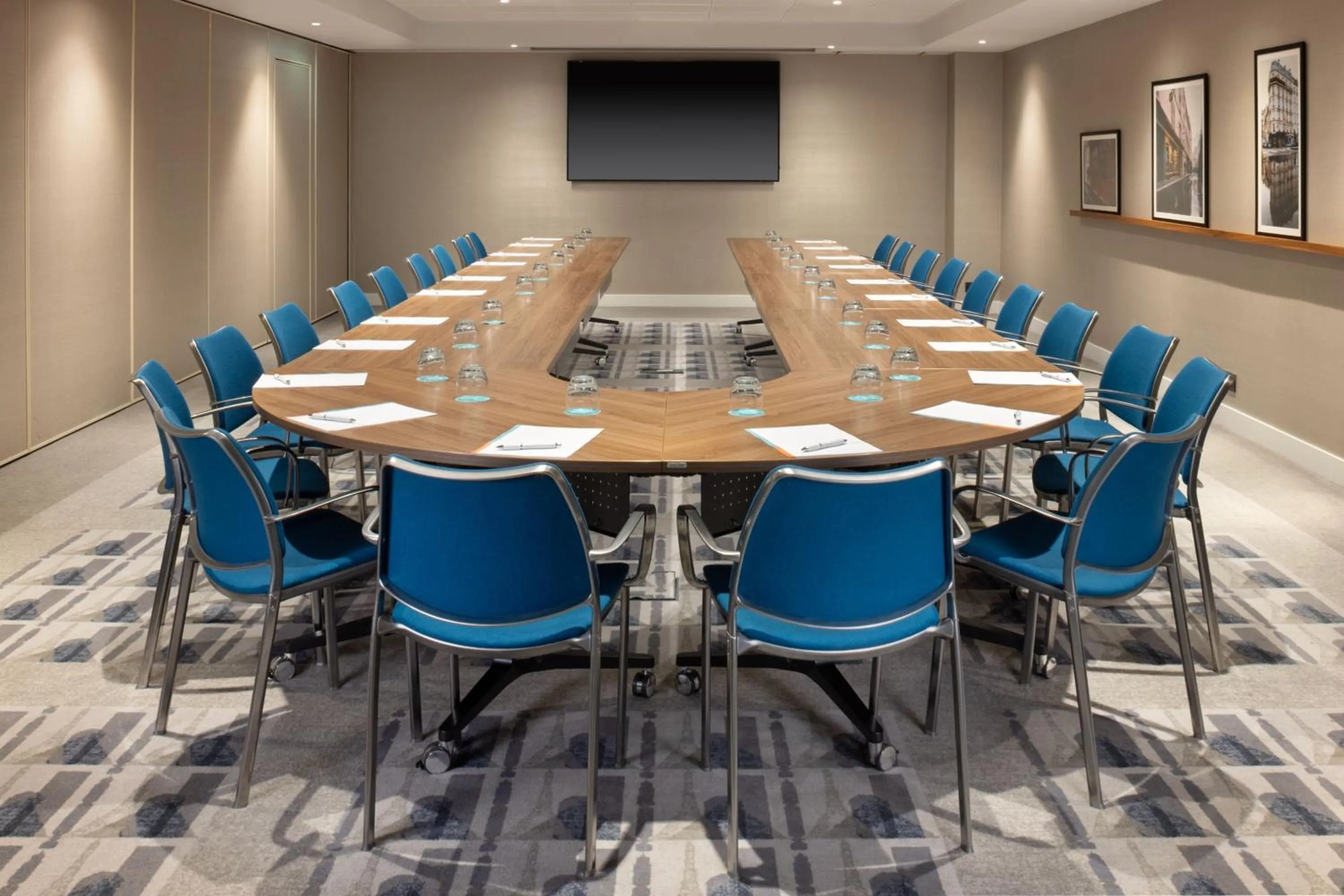 Meeting/conference room in Le Méridien Paris Arc De Triomphe