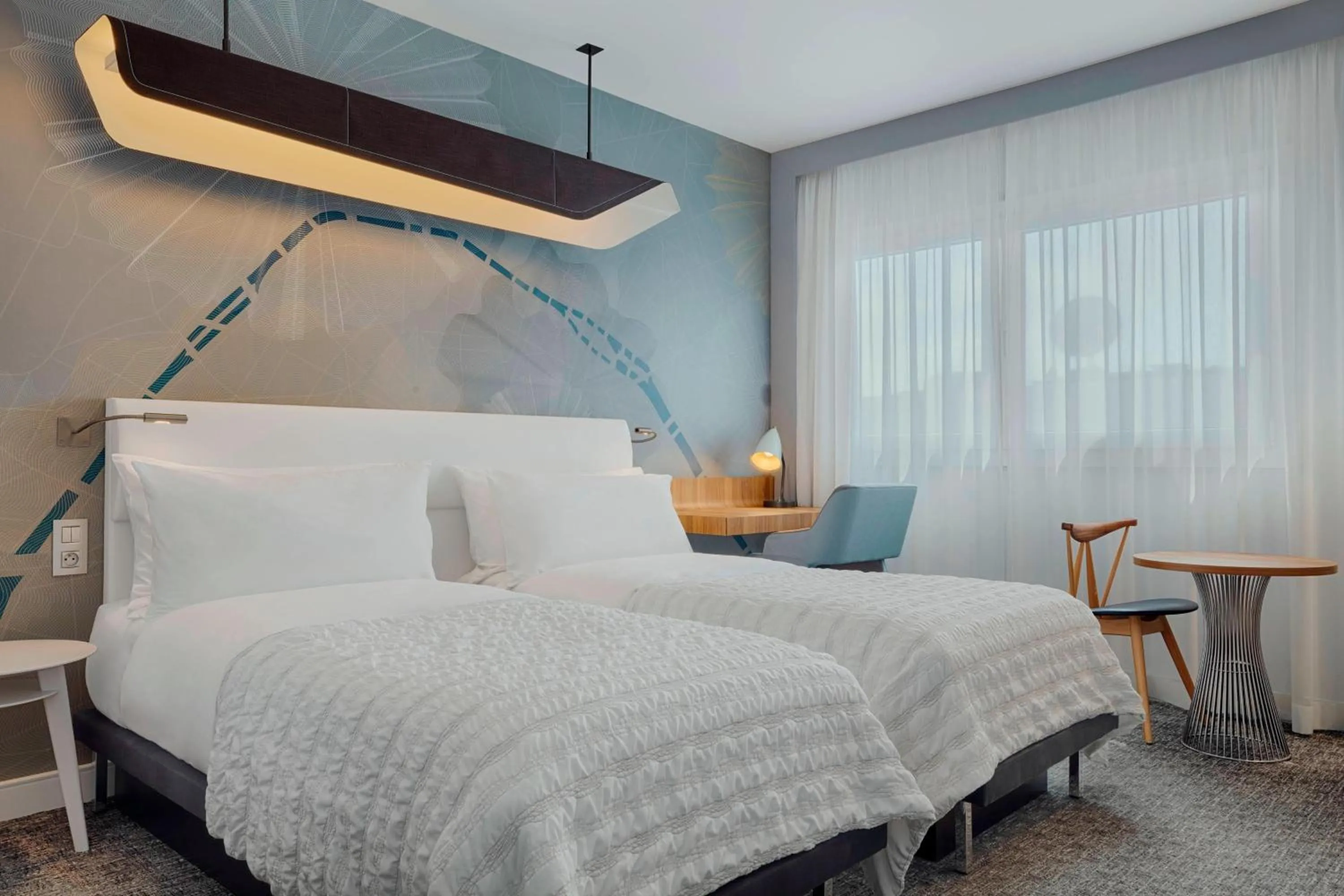 Photo of the whole room, Bed in Le Méridien Paris Arc De Triomphe