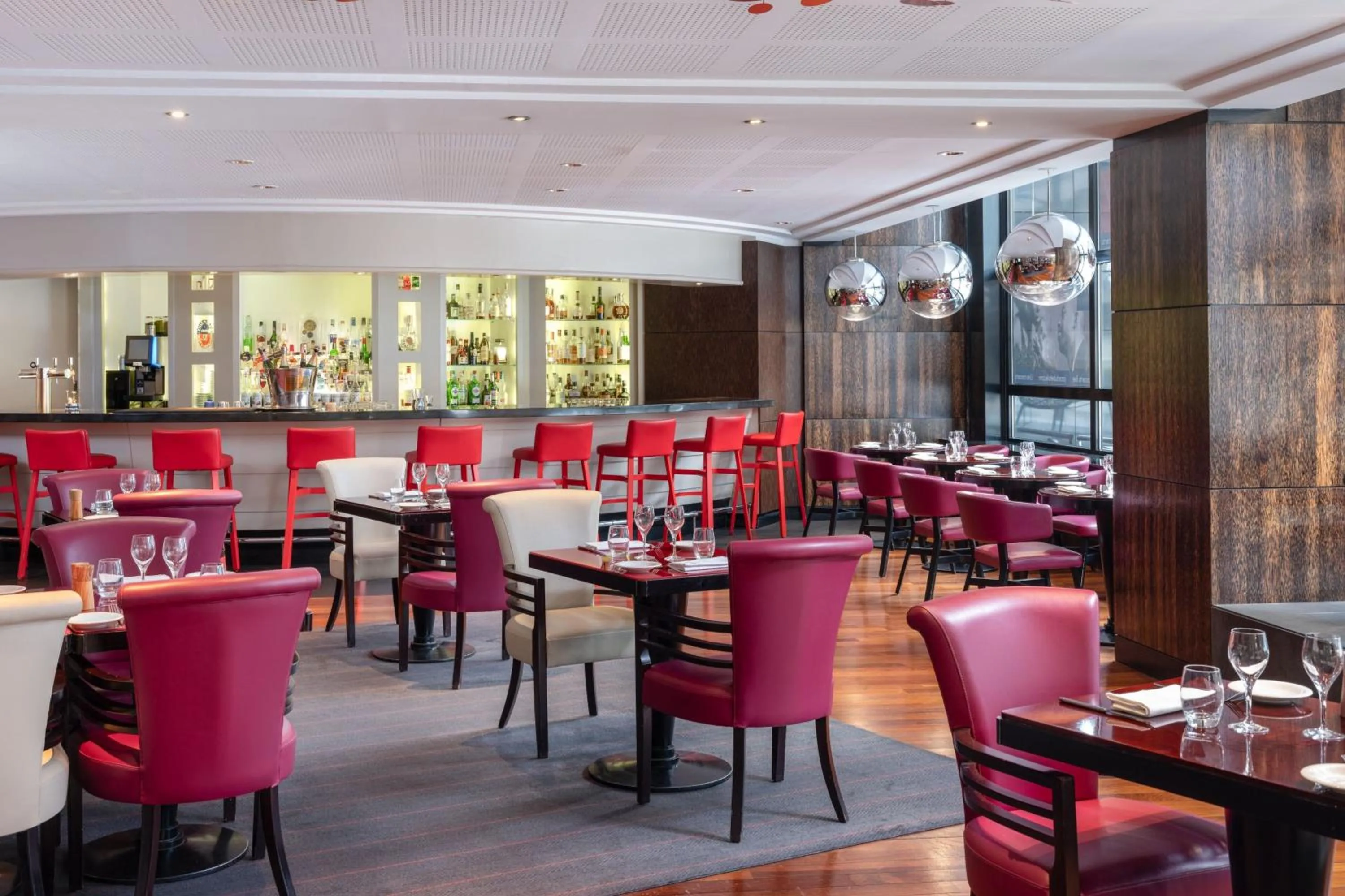 Restaurant/places to eat in Le Méridien Paris Arc De Triomphe