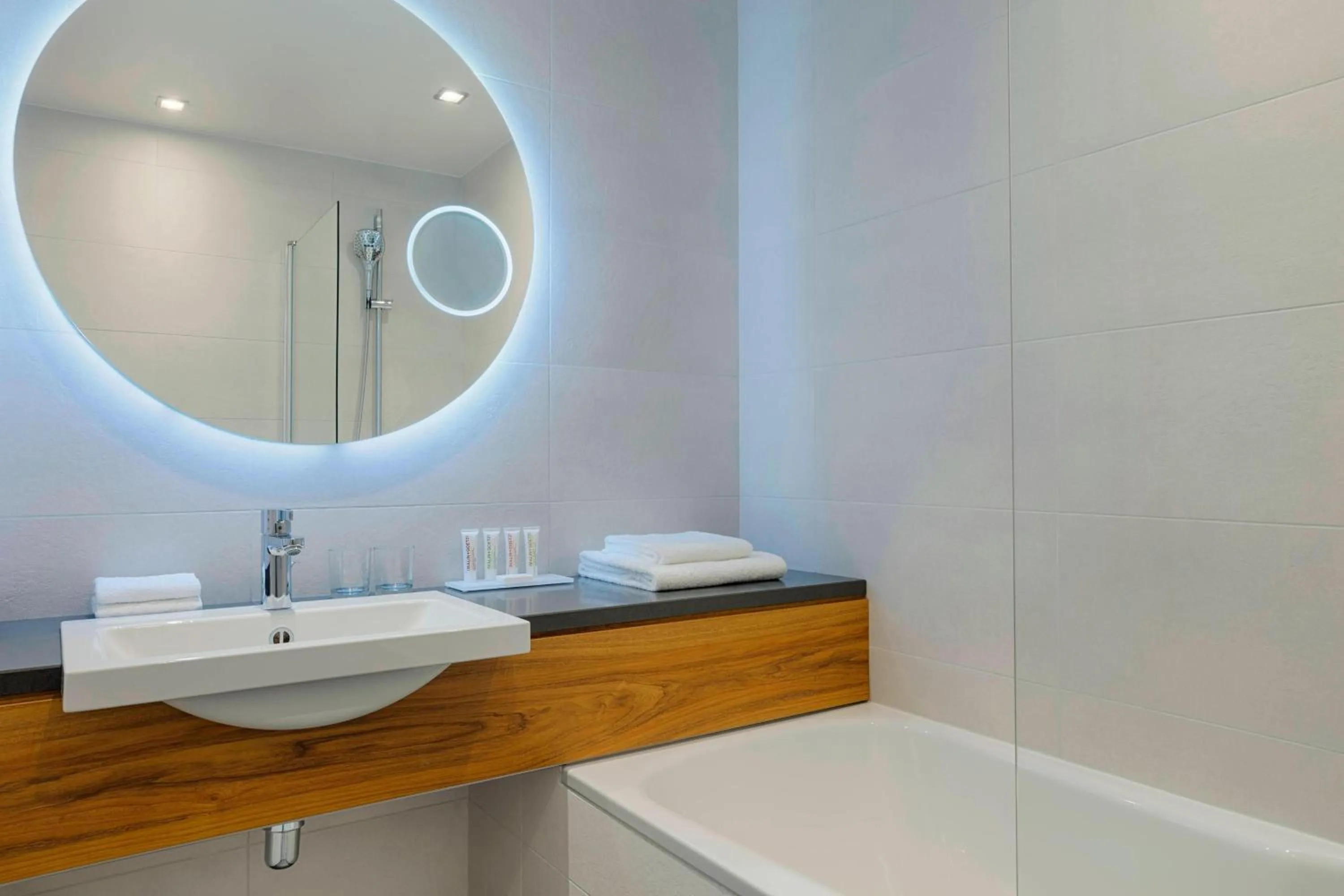 Bathroom in Le Méridien Paris Arc De Triomphe