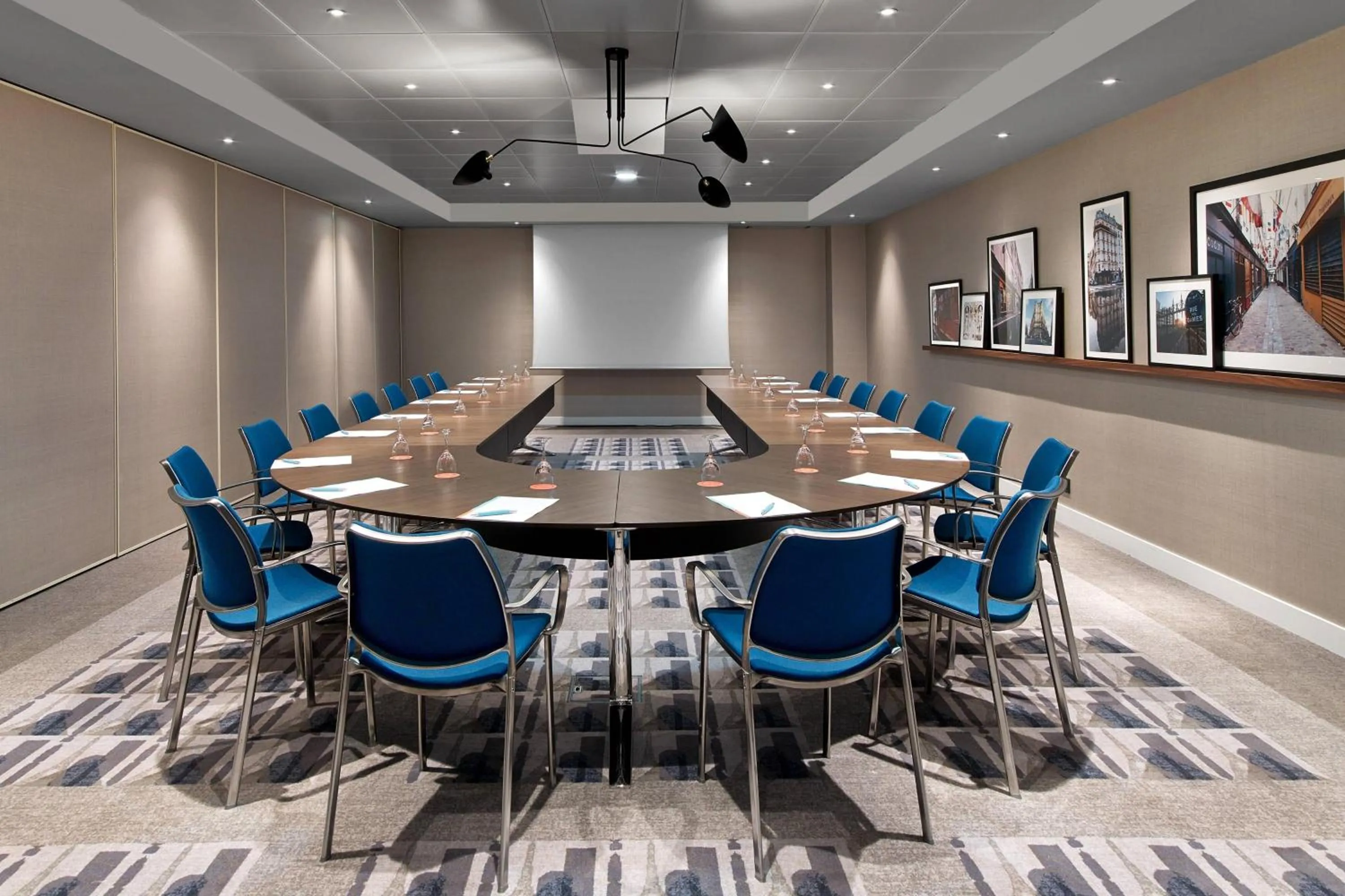 Meeting/conference room in Le Méridien Paris Arc De Triomphe