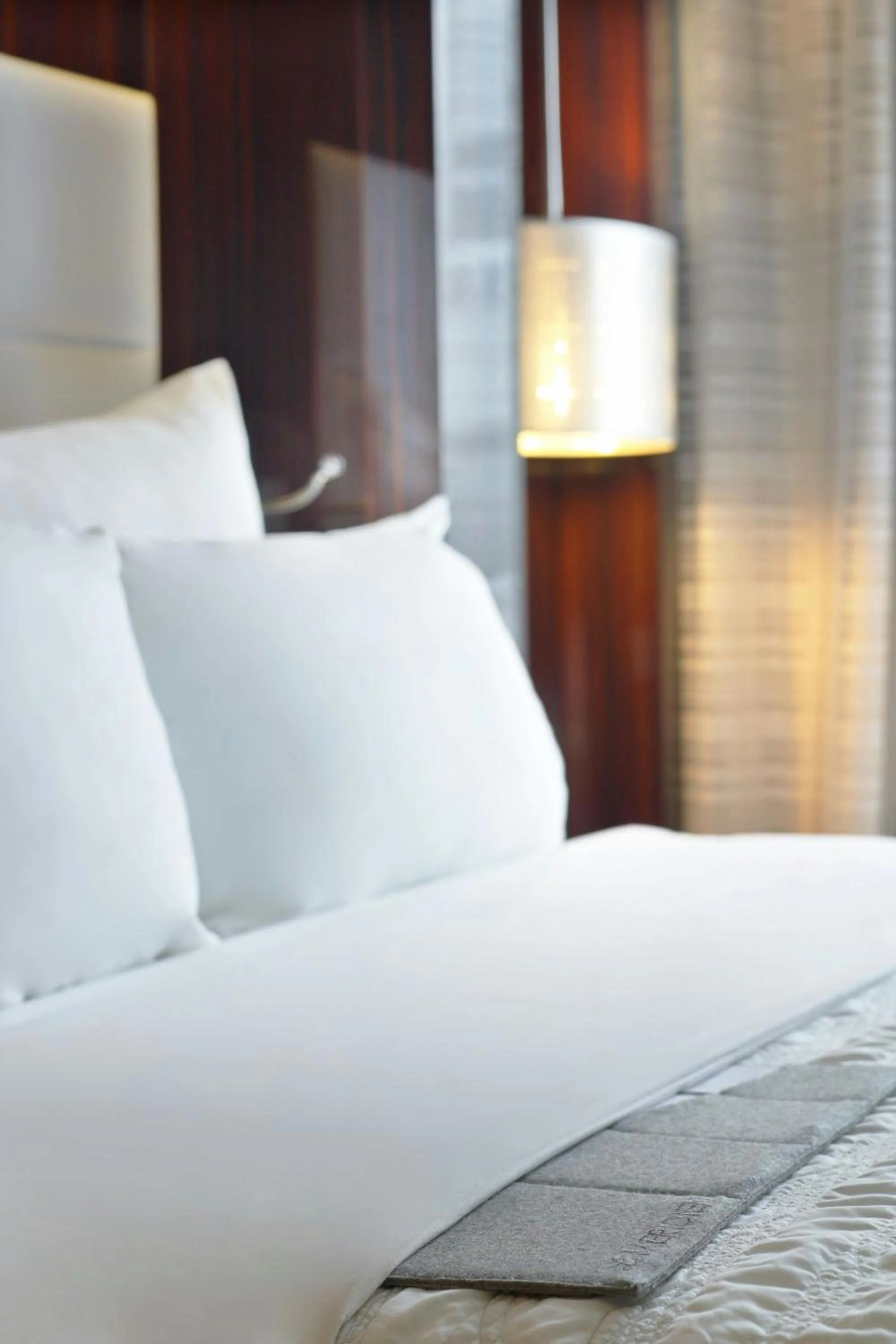 Photo of the whole room, Bed in Le Méridien Paris Arc De Triomphe