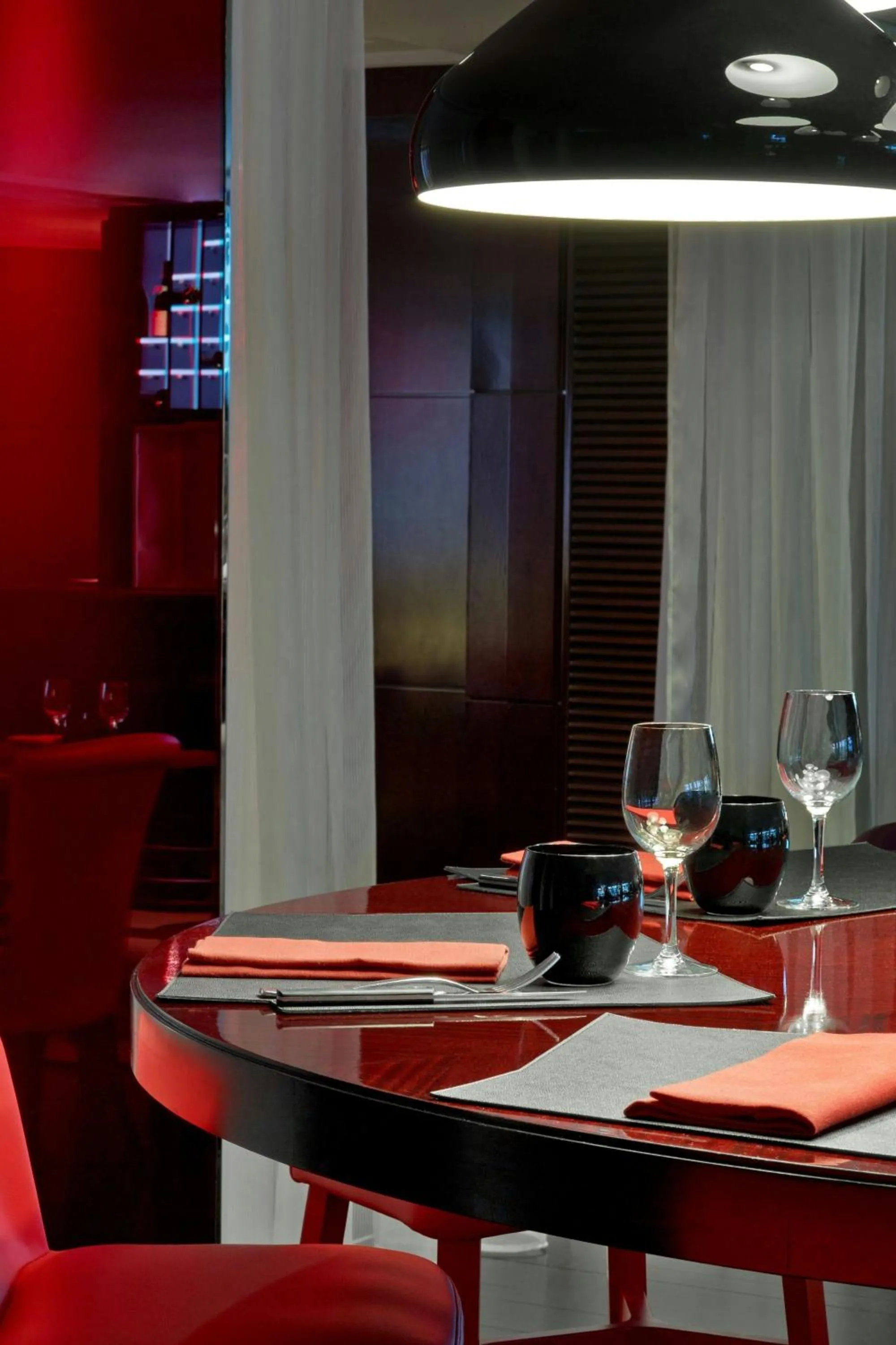 Restaurant/places to eat in Le Méridien Paris Arc De Triomphe