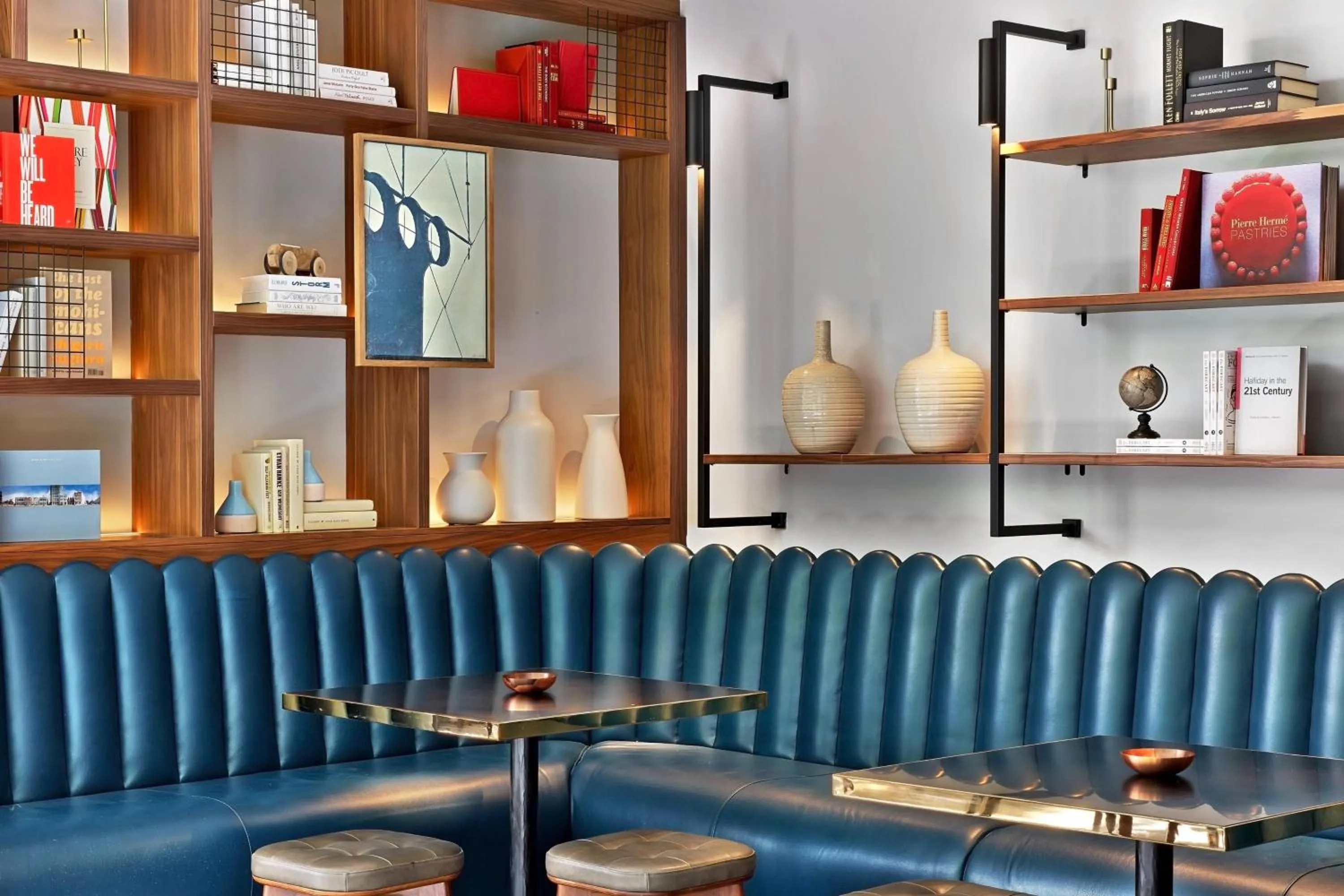 Lounge or bar in Le Méridien Paris Arc De Triomphe