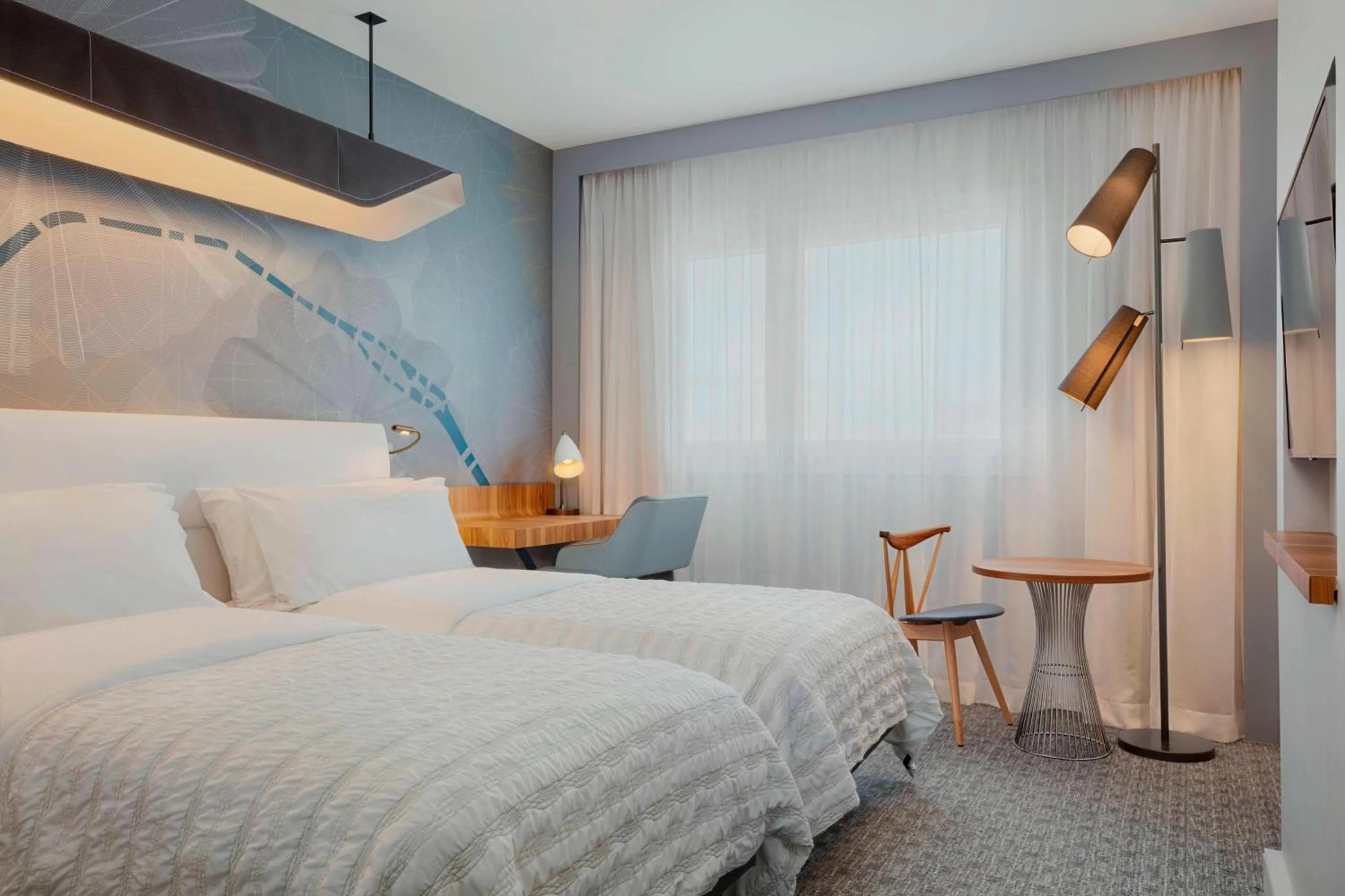 Photo of the whole room, Bed in Le Méridien Paris Arc De Triomphe