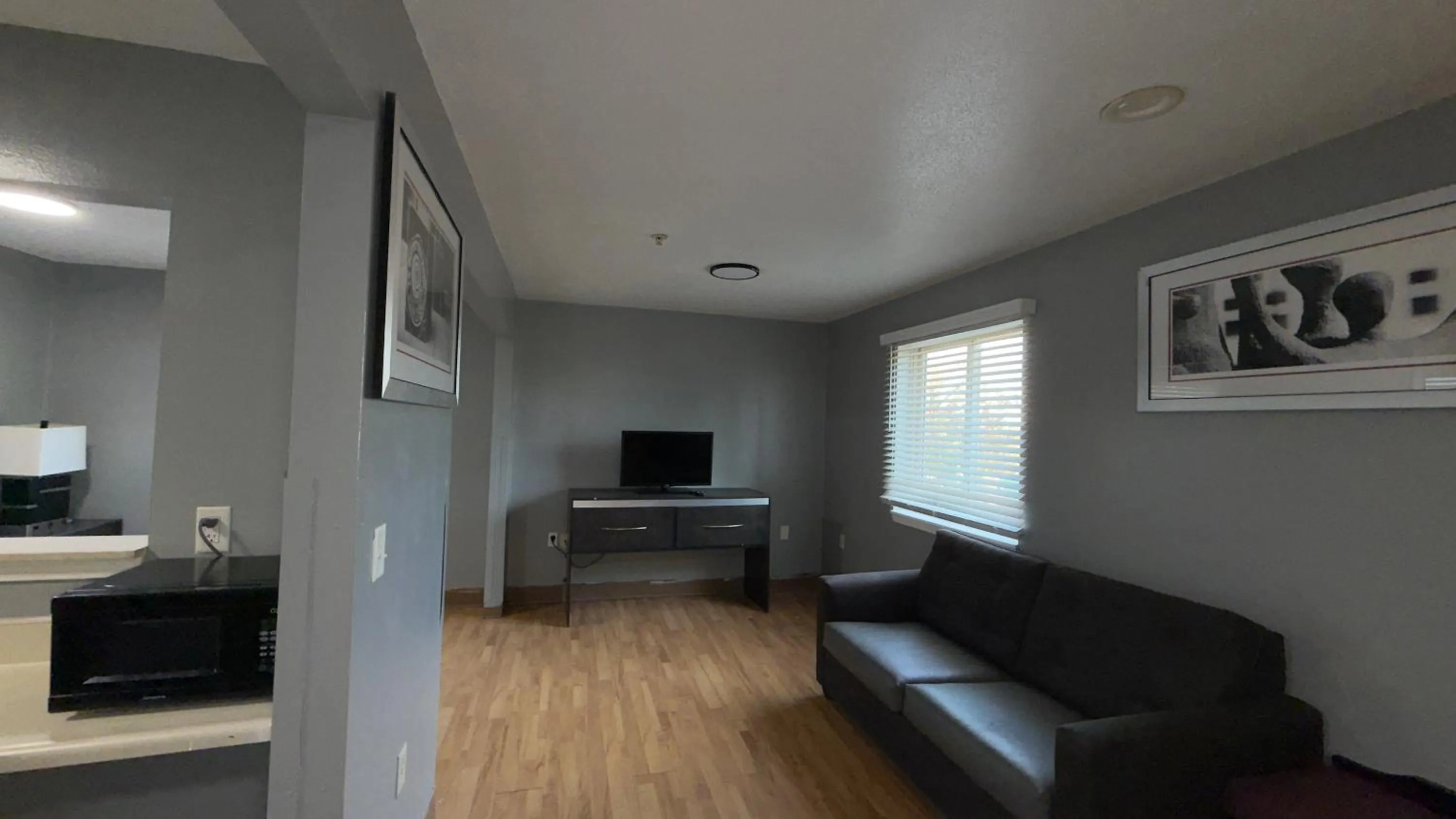 TV and multimedia in Welcome Suites Hazelwood Extended Stay Hotel