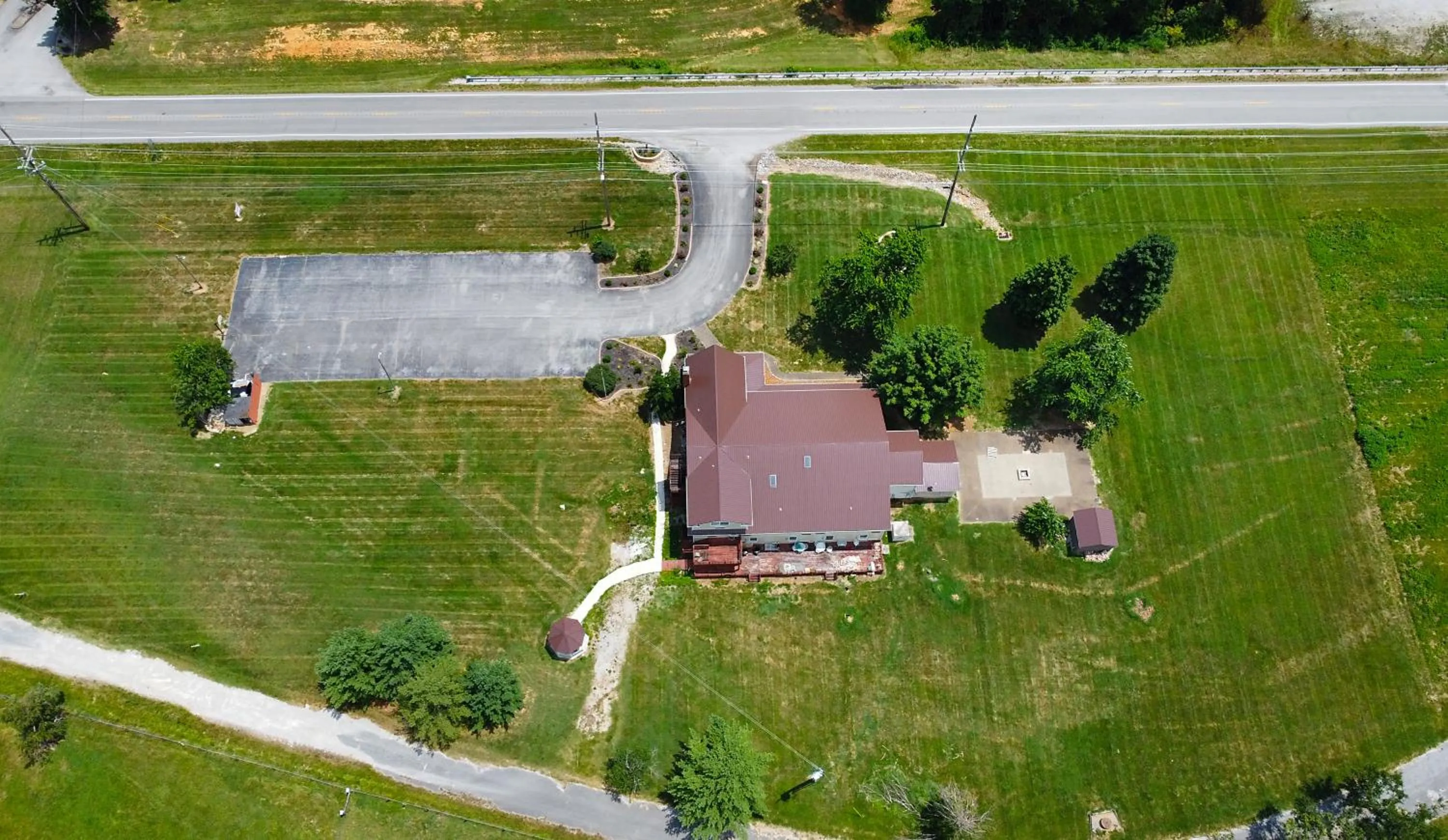 Property building in Four Seasons Country Inn