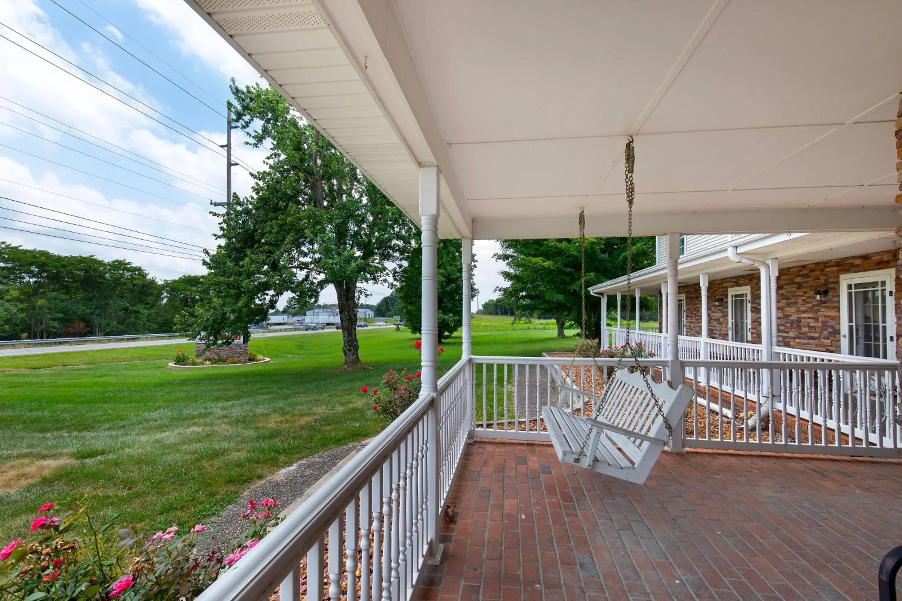 Patio in Four Seasons Country Inn