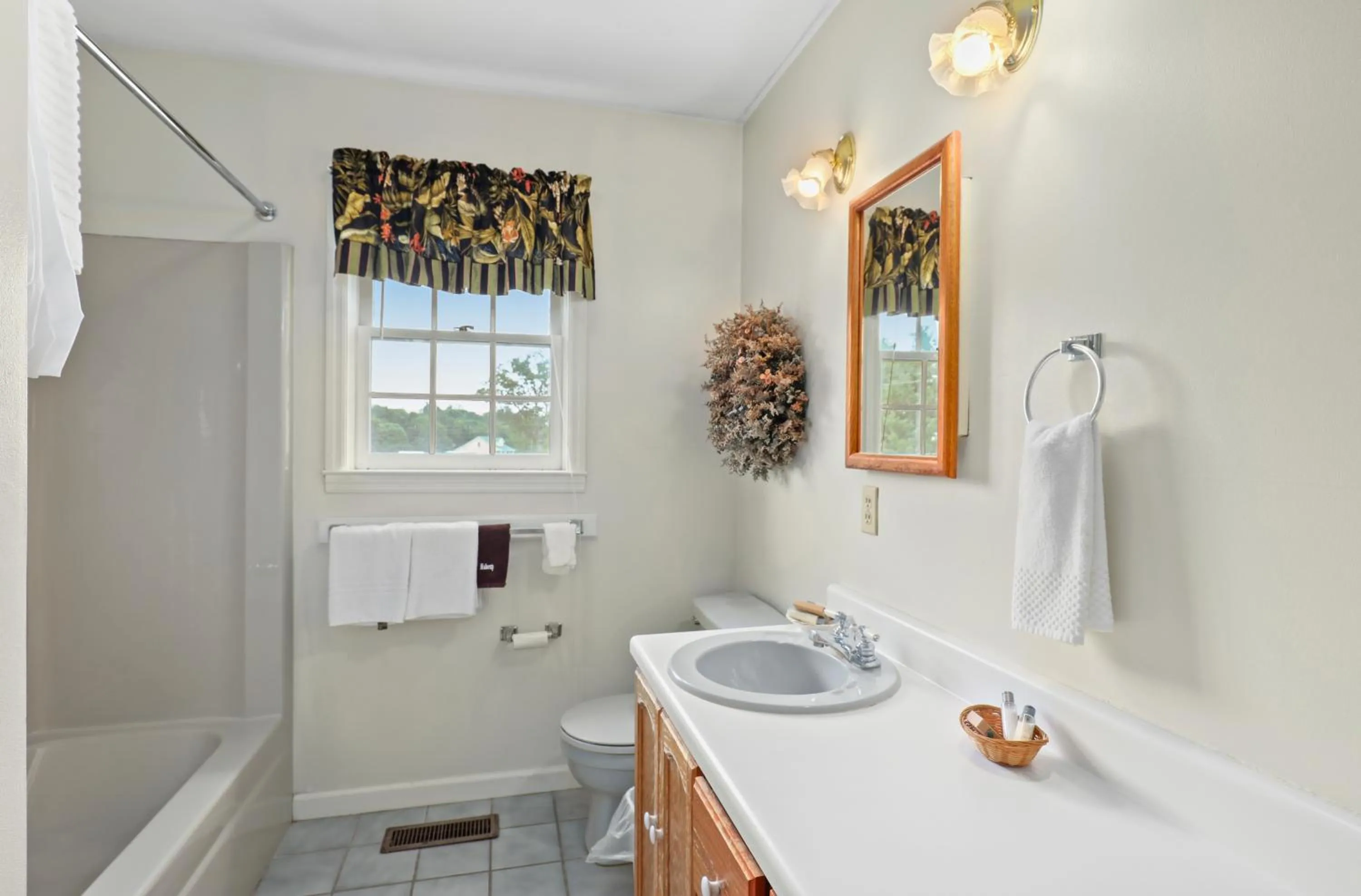 Bathroom in Four Seasons Country Inn