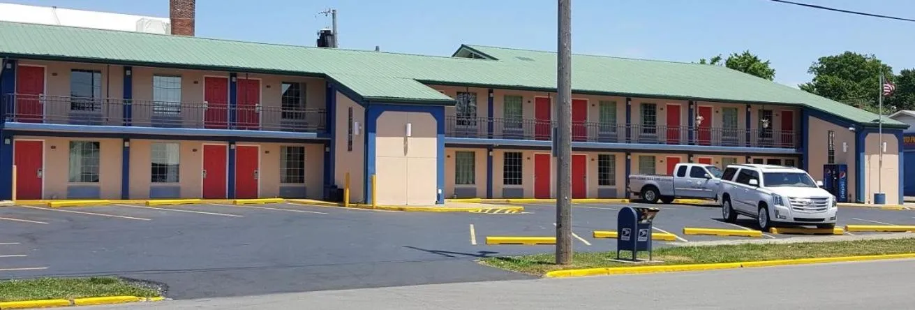 Property building in Budget Inn - Washington