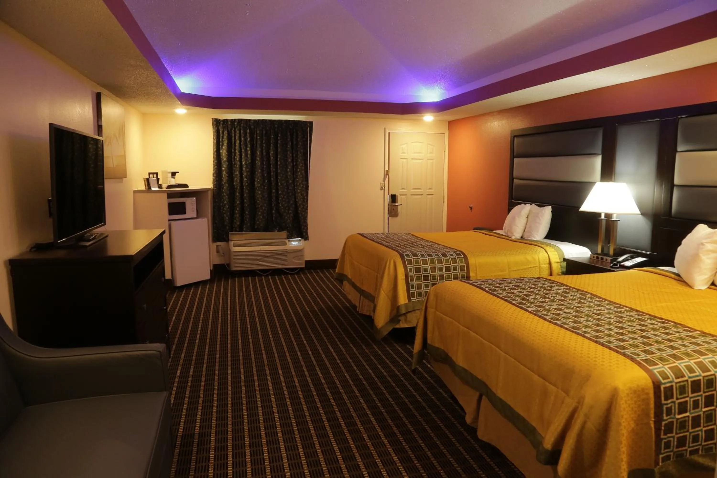 Bed in Budget Inn - Washington