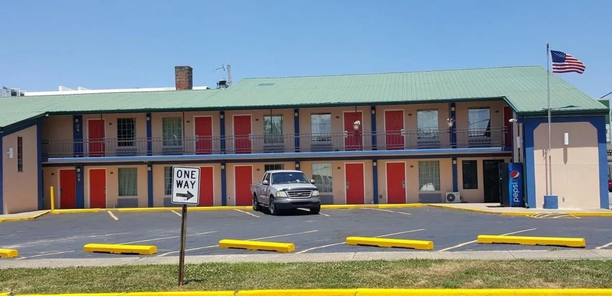 Property building in Budget Inn - Washington