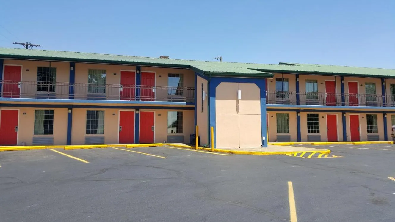 Property building in Budget Inn - Washington