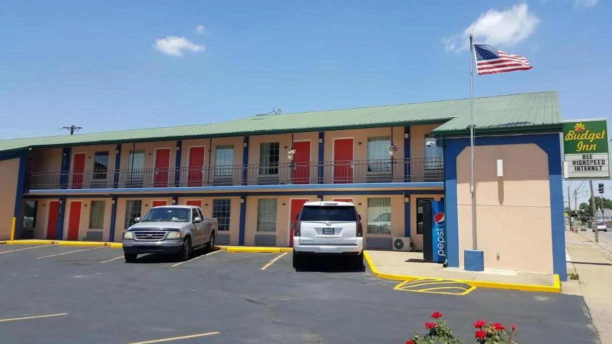 Property building in Budget Inn - Washington