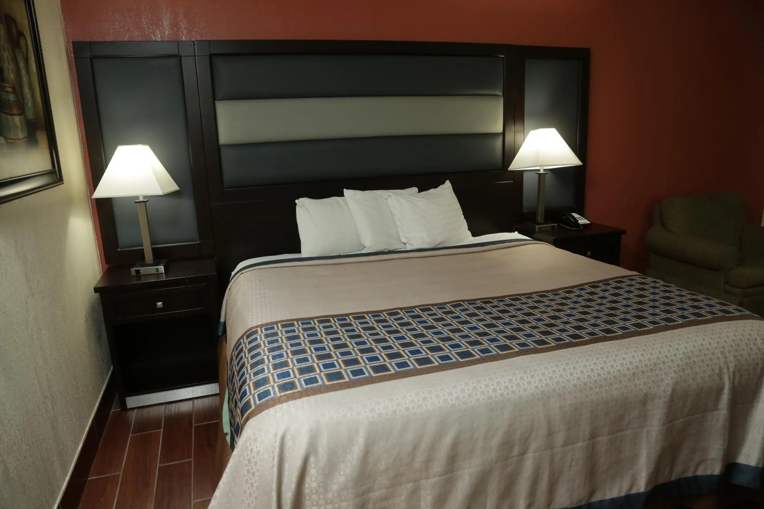 Bed in Budget Inn - Washington