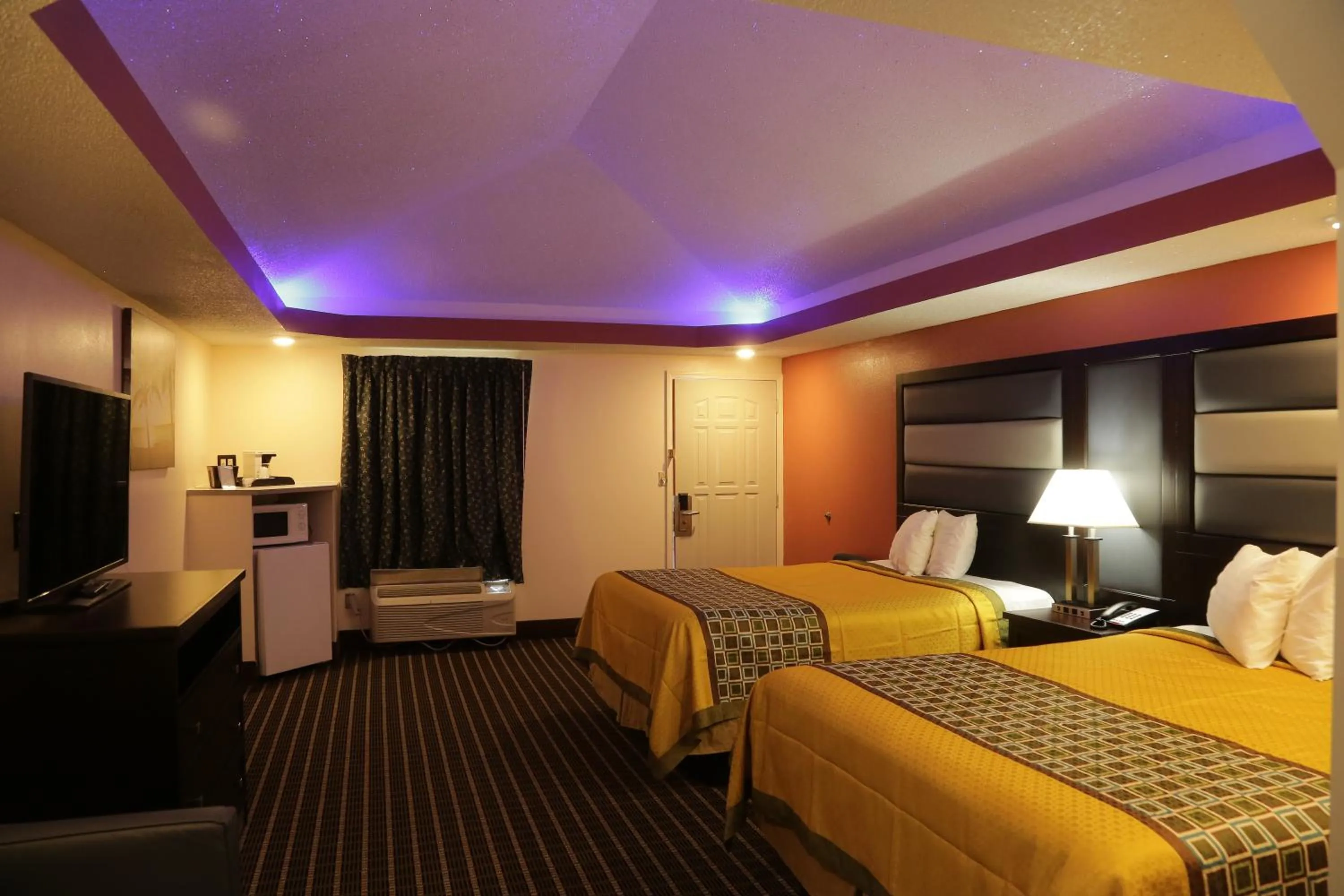 Bed in Budget Inn - Washington