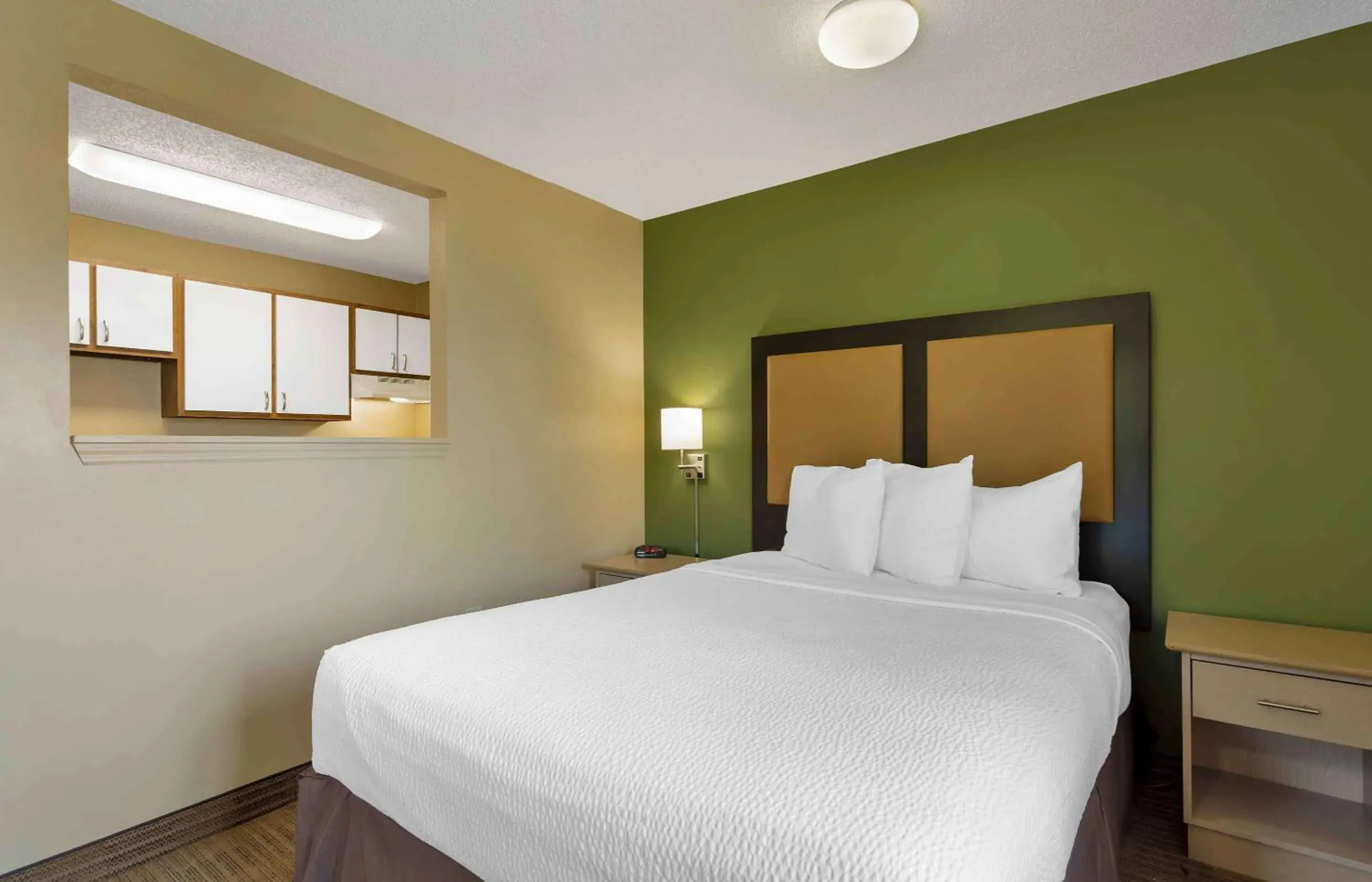 Deluxe Studio with 1 Queen Bed - Non-Smoking in Extended Stay America Suites - Knoxville - West Hills Deluxe Studio with 1 Queen Bed - Non-Smoking in Extended Stay America Suites - Knoxville - West Hills