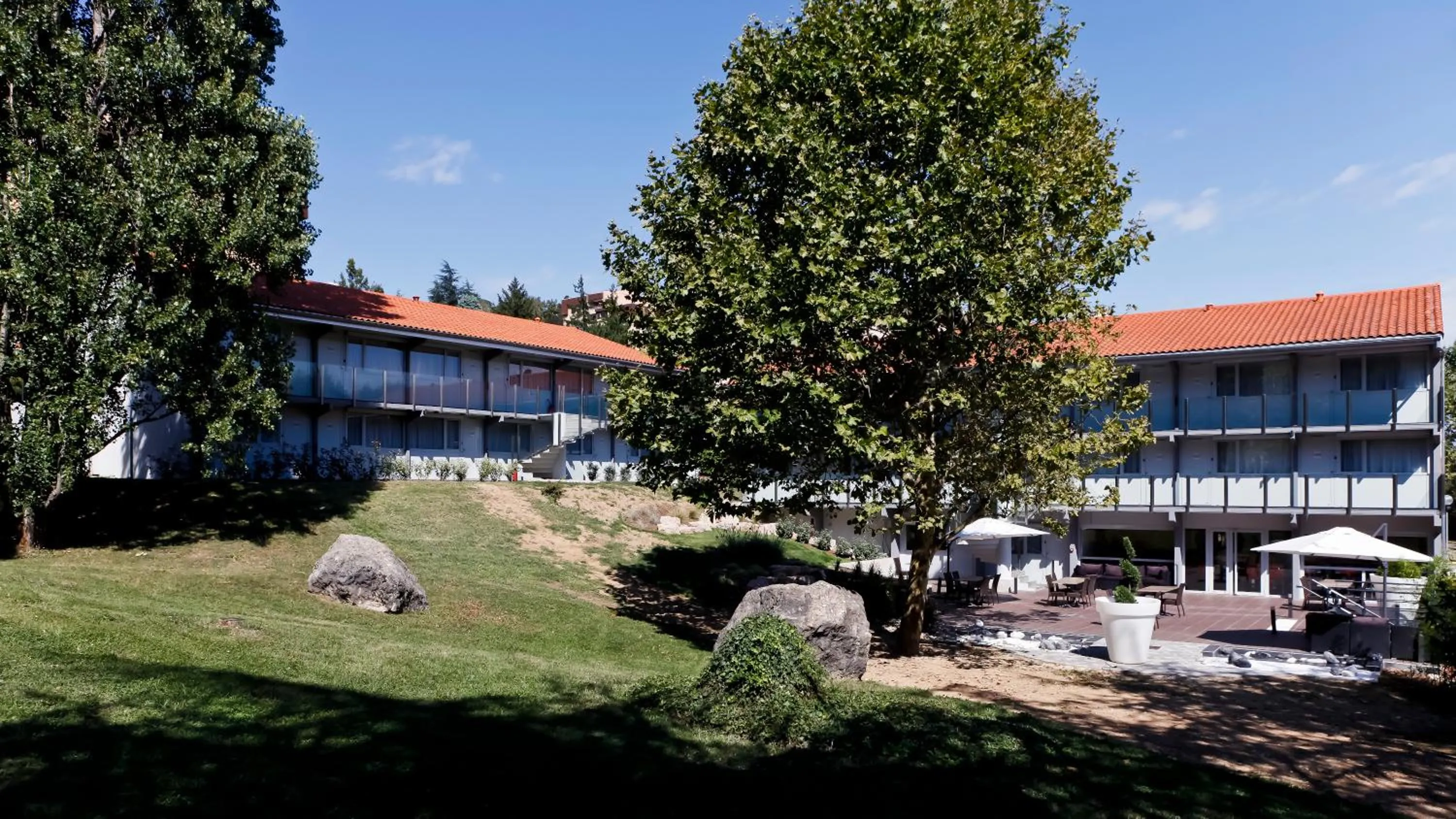 Facade/entrance in Kyriad Lyon Sud Sainte Foy