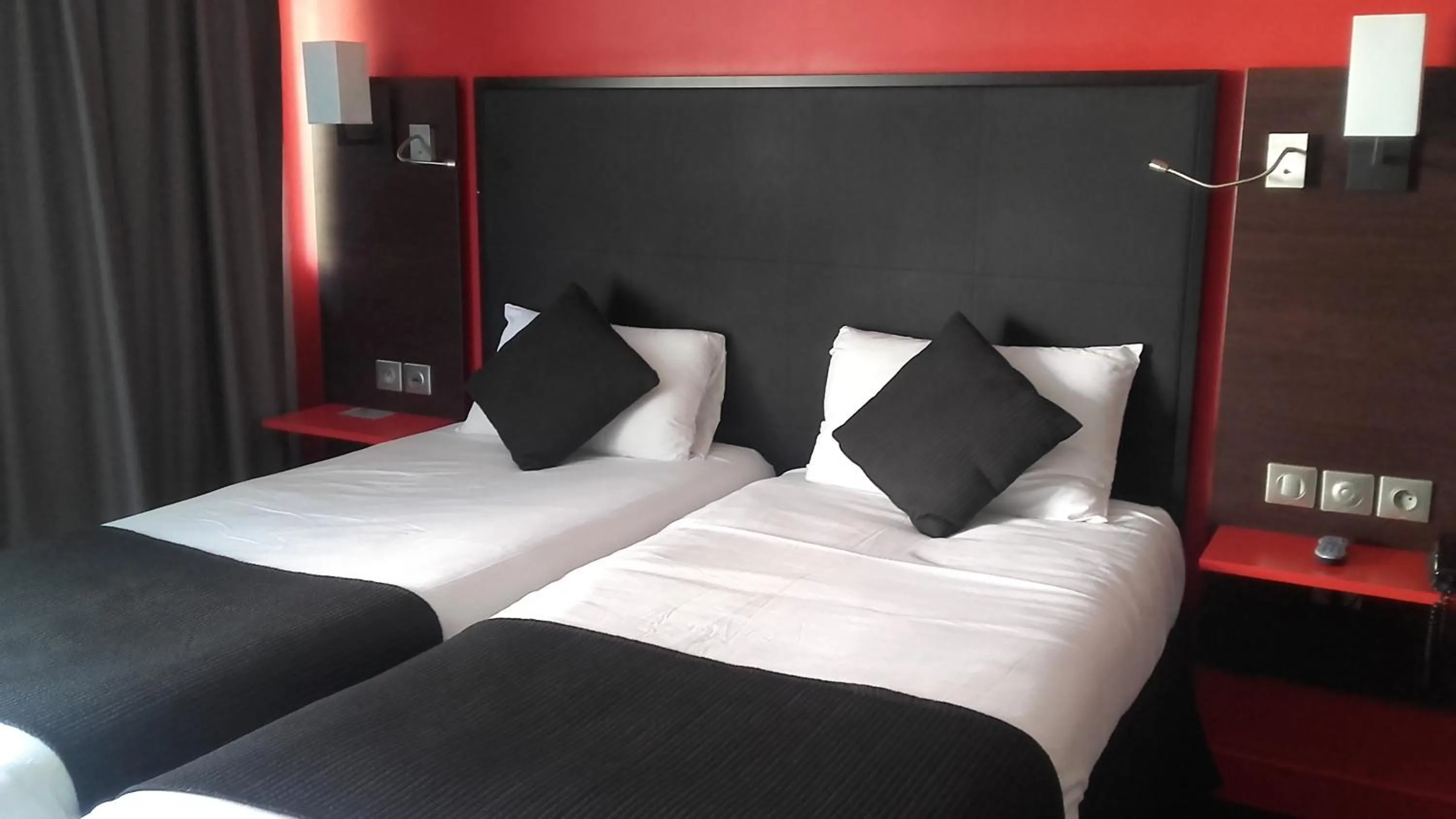 Bedroom, Bed in Kyriad Lyon Sud Sainte Foy