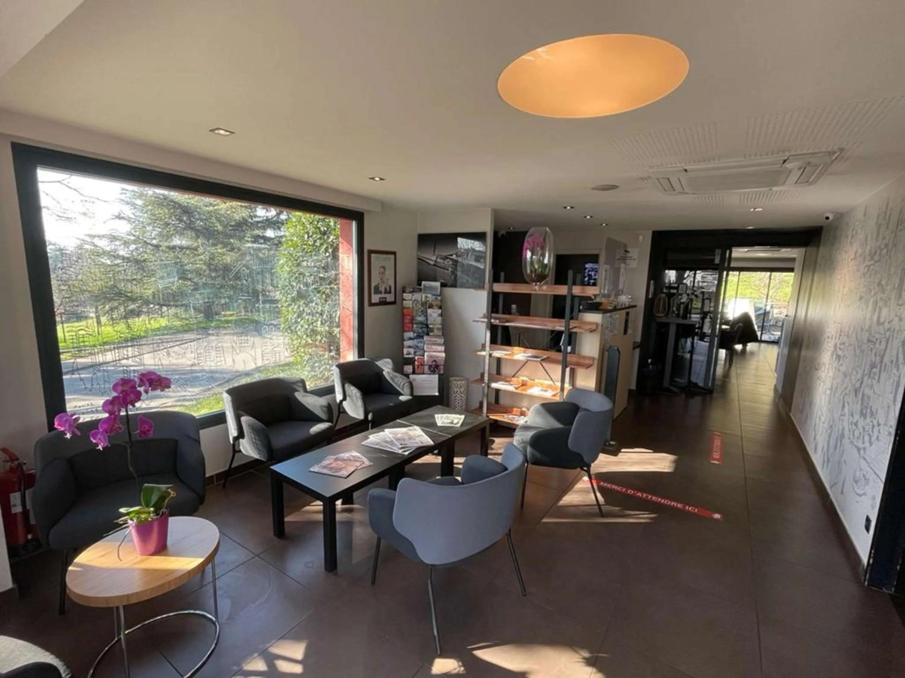 Facade/entrance in Kyriad Lyon Sud Sainte Foy