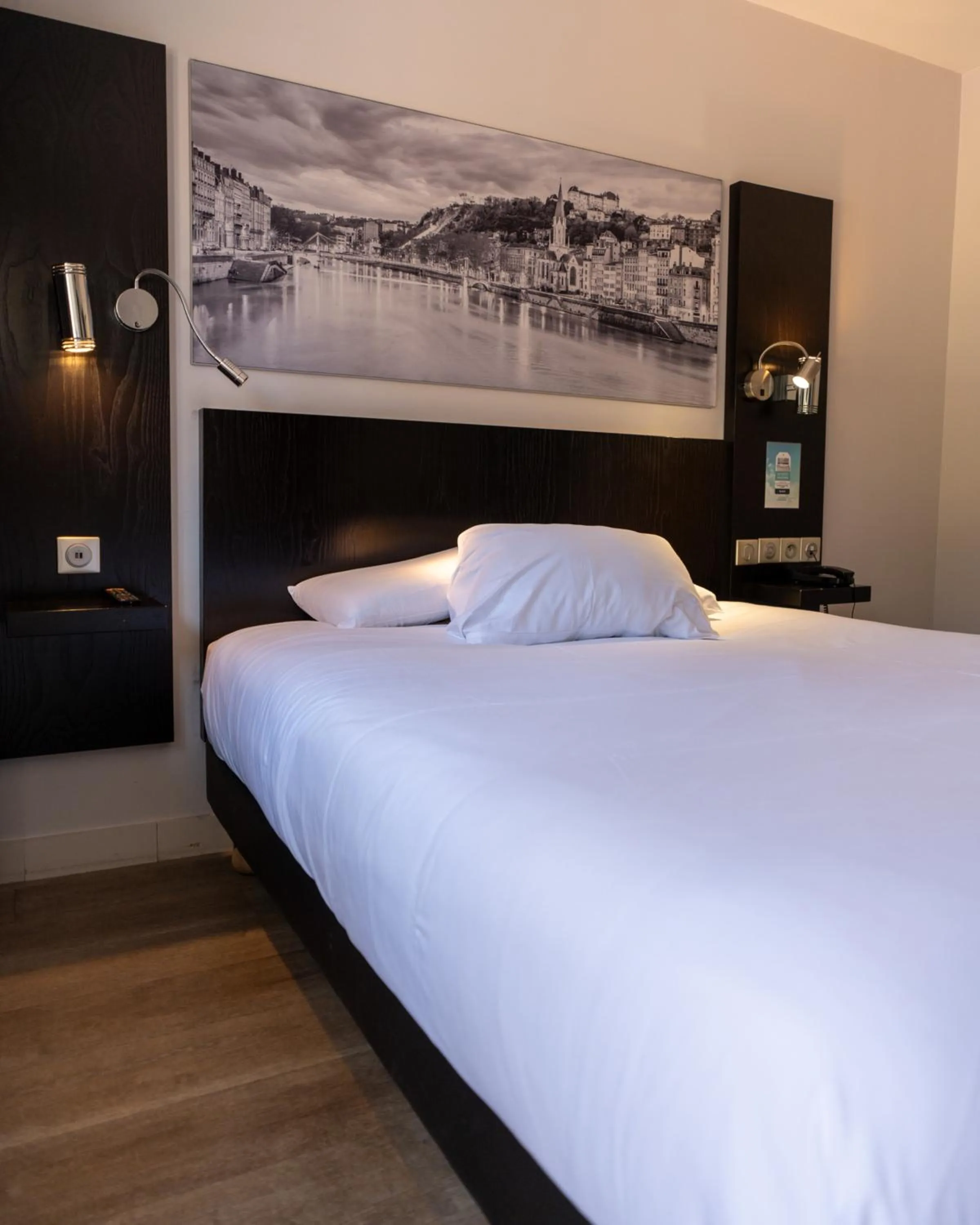 Bedroom, Bed in Kyriad Lyon Sud Sainte Foy